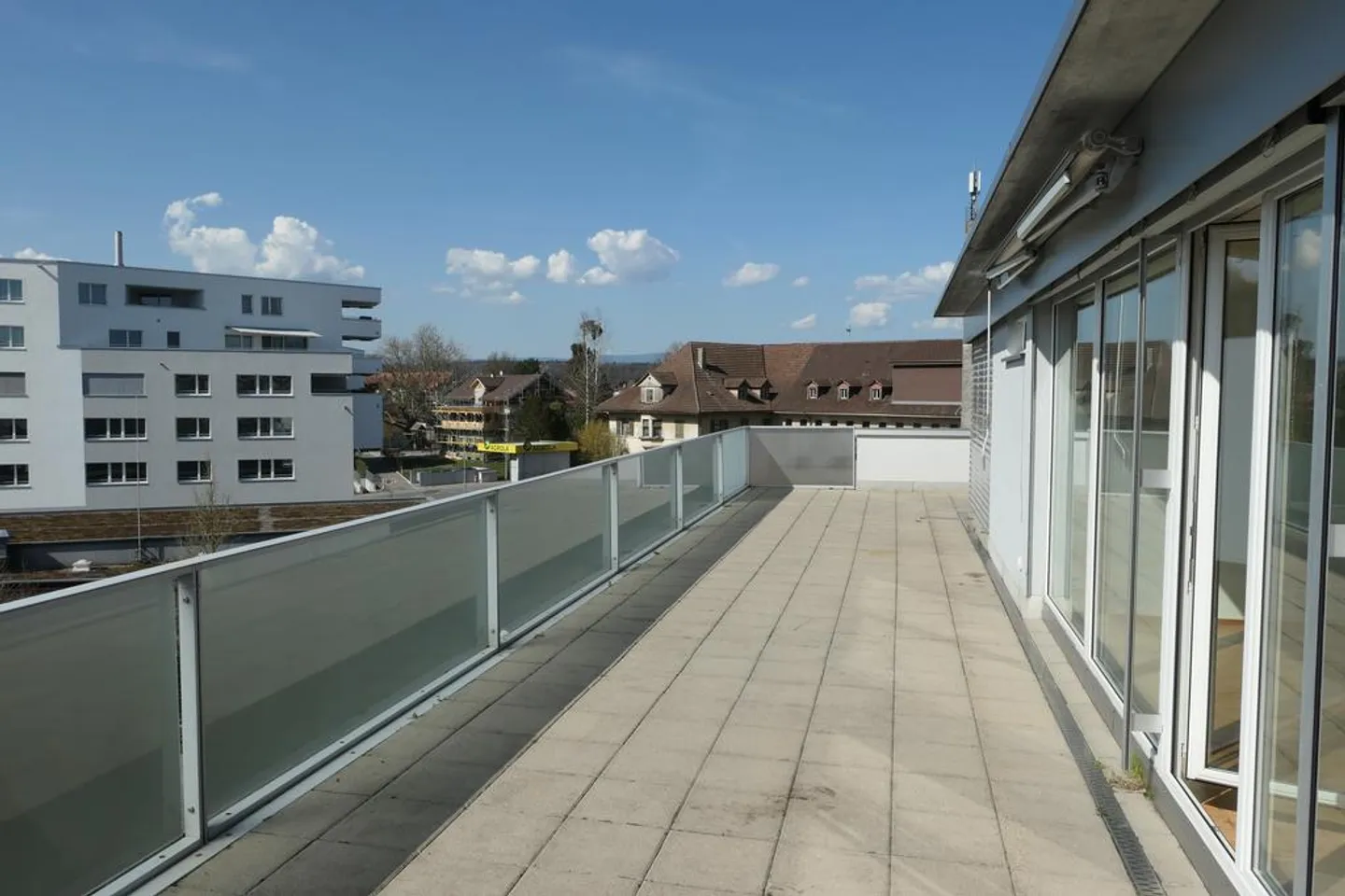 Appartement en attique de 3,5 pièces avec terrasse spacieuse - Photo 5 sur 7