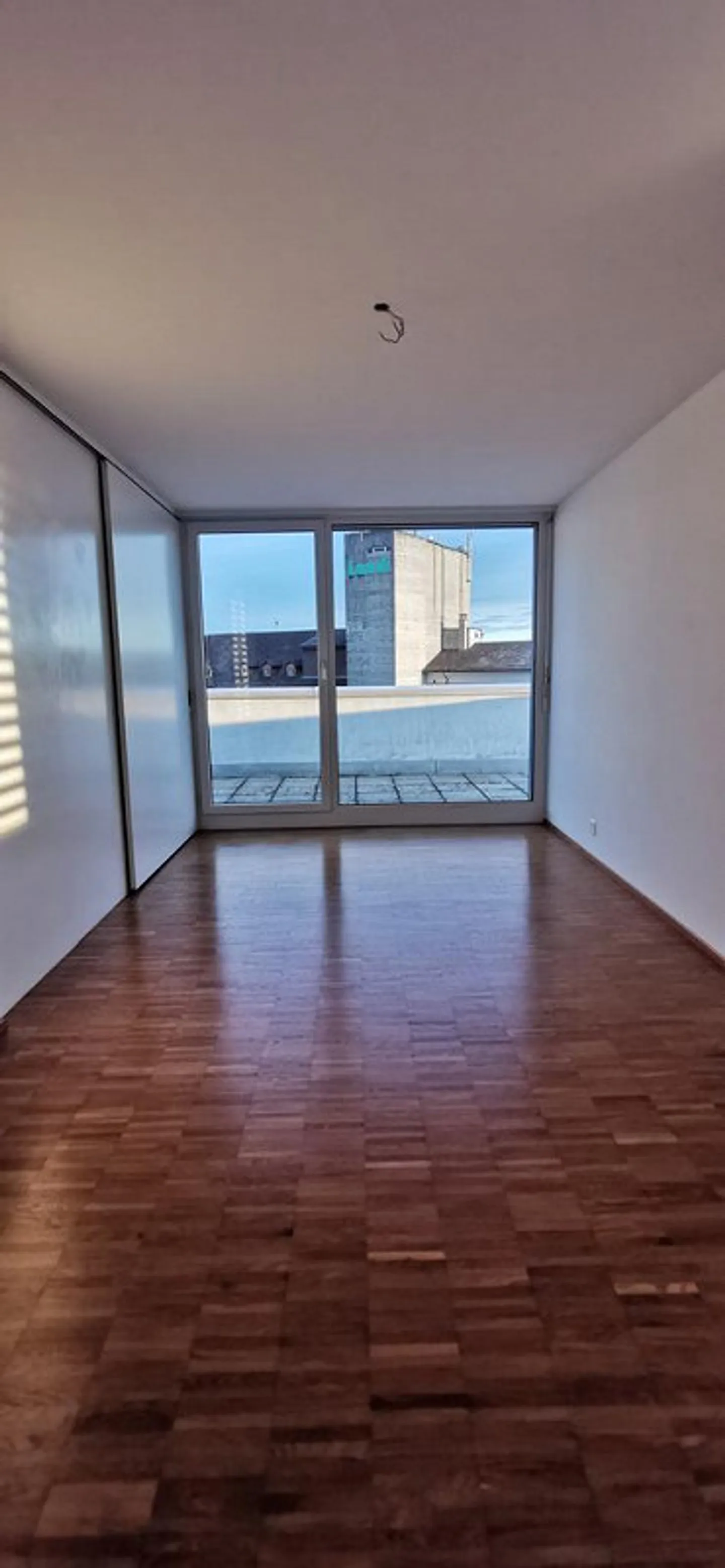 Appartement en attique de 3,5 pièces avec terrasse spacieuse - Photo 6 sur 7