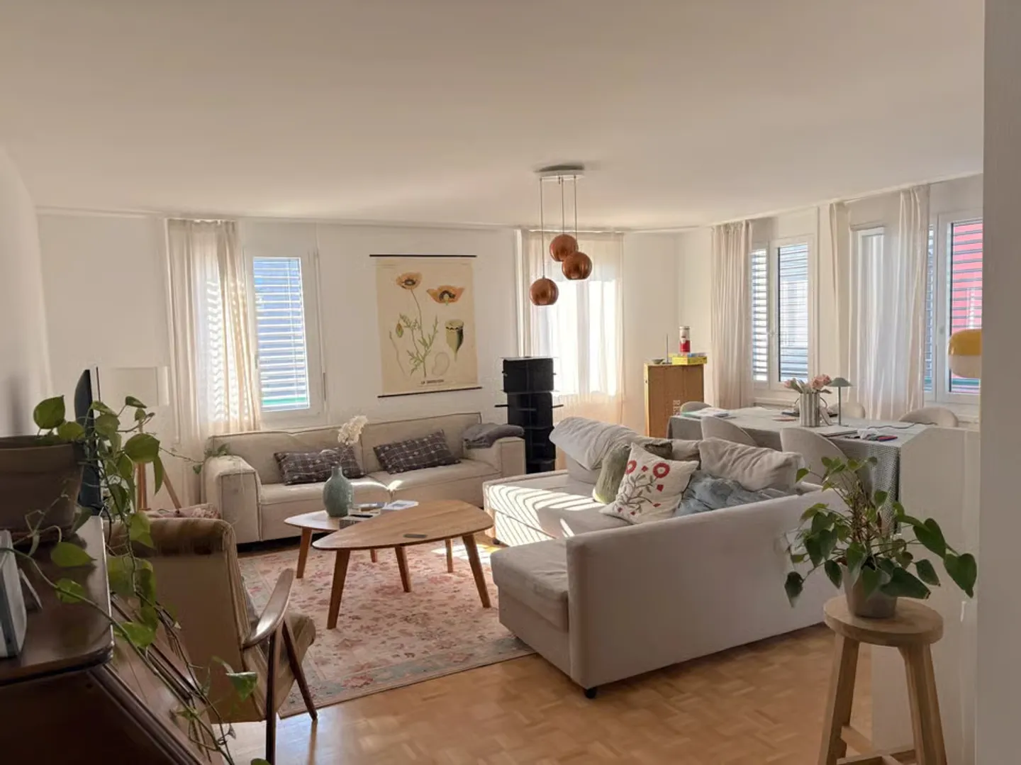 Large 4-room apartment for rent - Photo 1 of 4