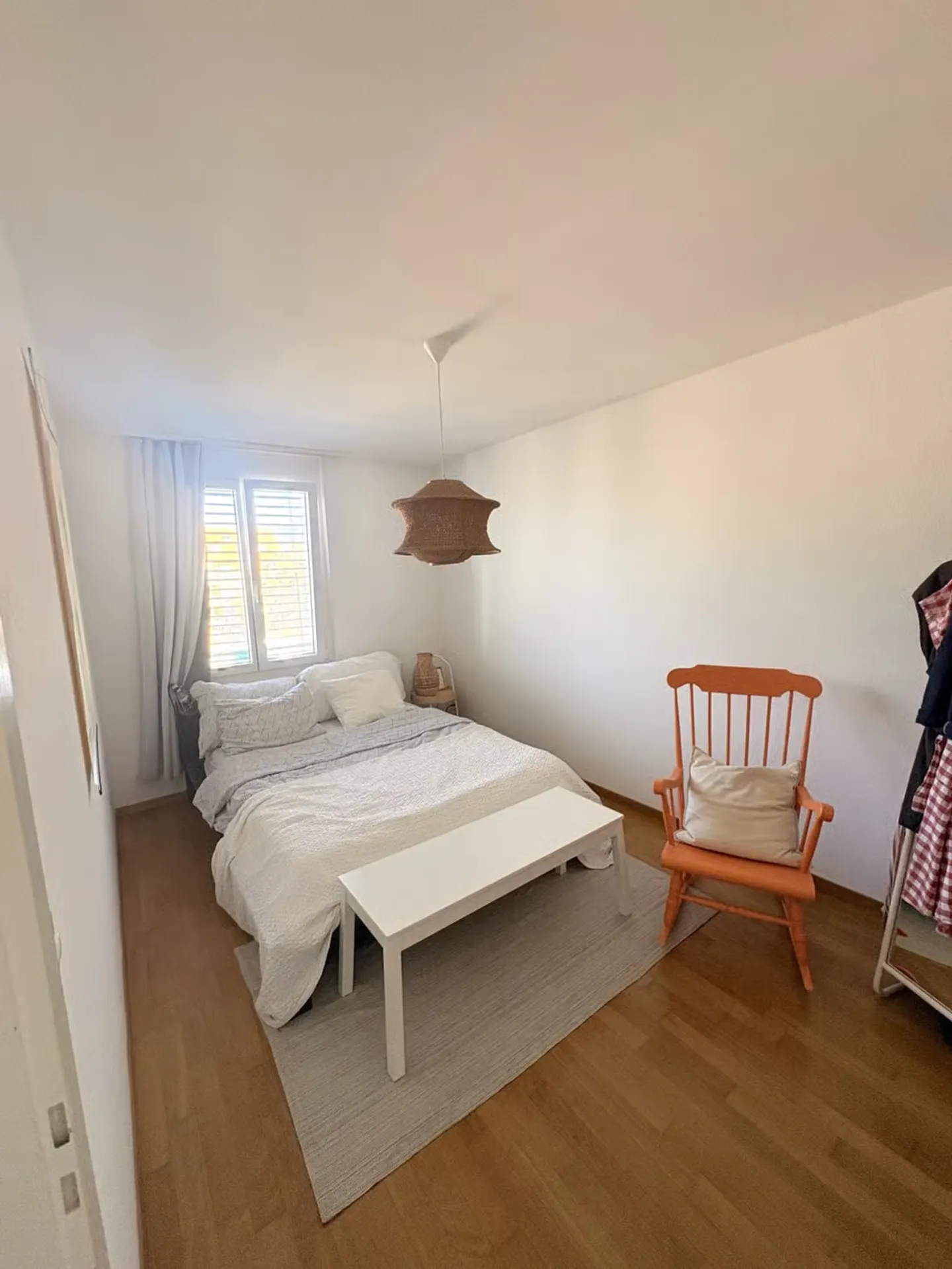 Large 4-room apartment for rent - Photo 3 of 4