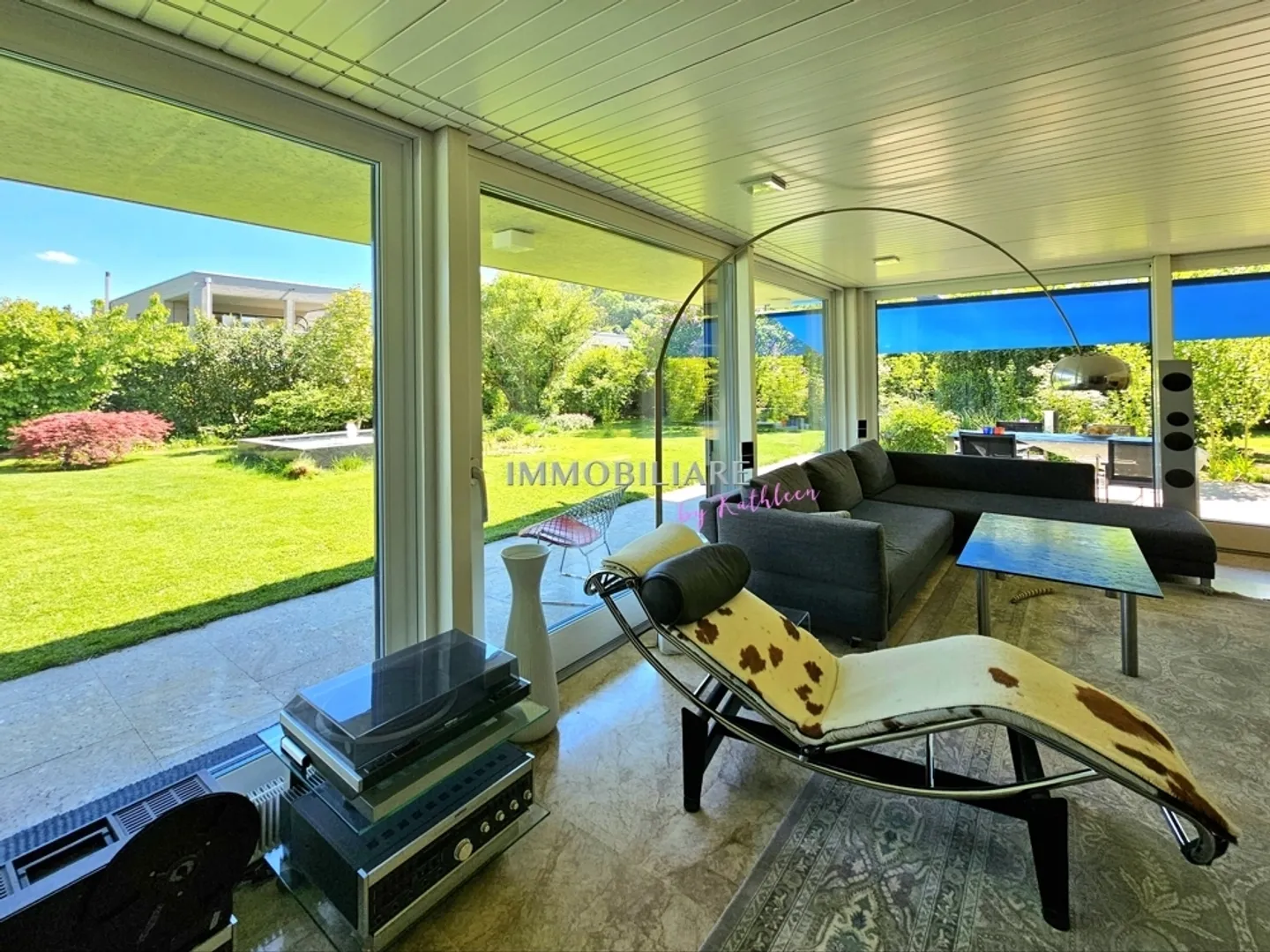 Luxury Architect Villa: Renovated, Maximum Comfort with Minimal Maintenance - Photo 6 of 13