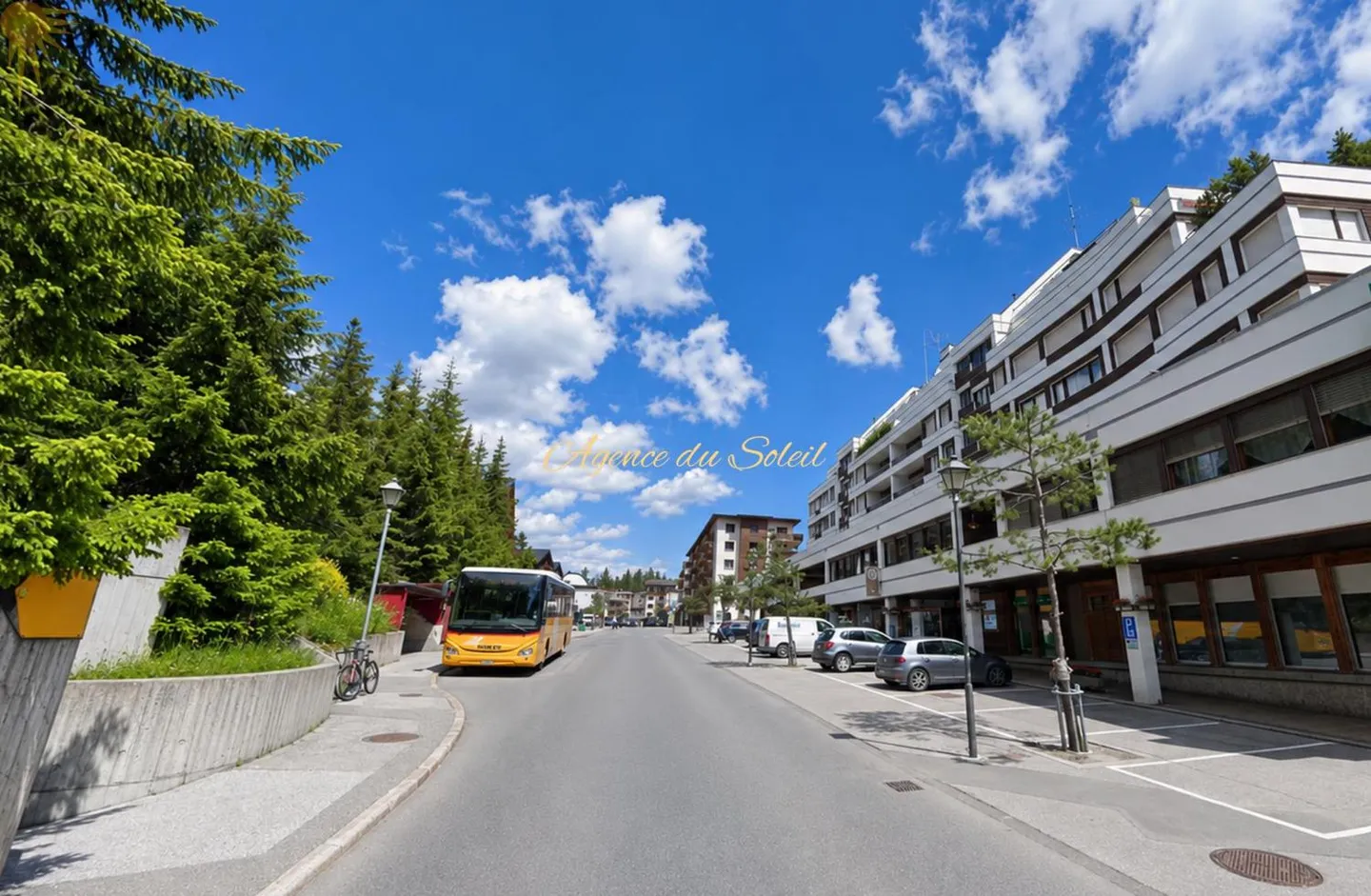 Cornice ideale per questo luminoso appartamento angolare di 5,5 stanze con grande terrazza esposta a sud! - Foto 2 di 13