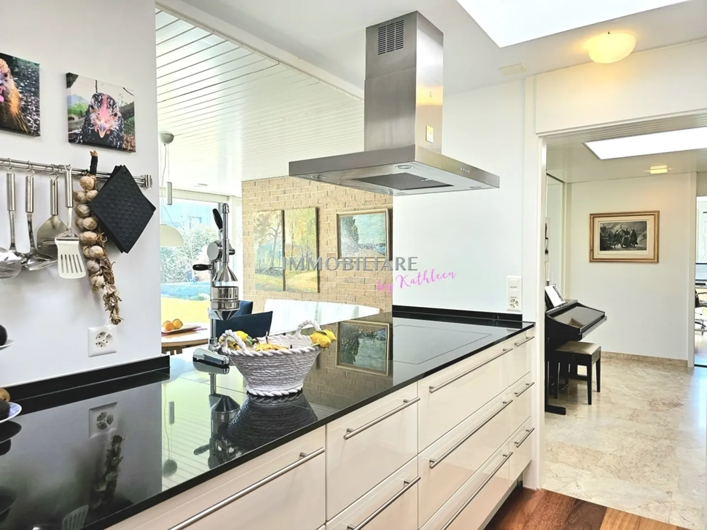 Luxury Architect Villa: Renovated, Maximum Comfort with Minimal Maintenance - Photo 10 of 13