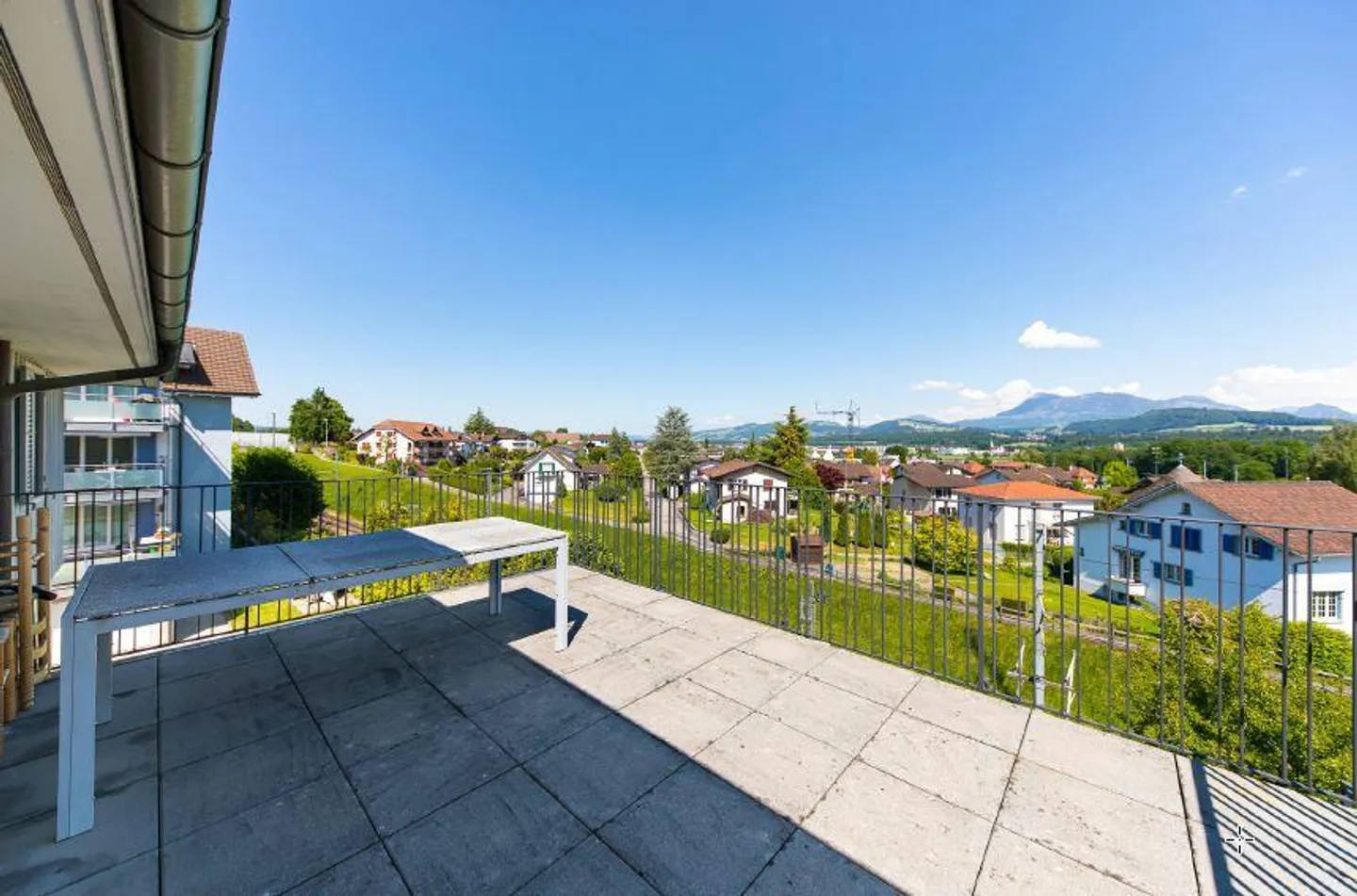 Appartement attrayant de 3½ pièces dans un endroit central et calme - Photo 2 sur 10