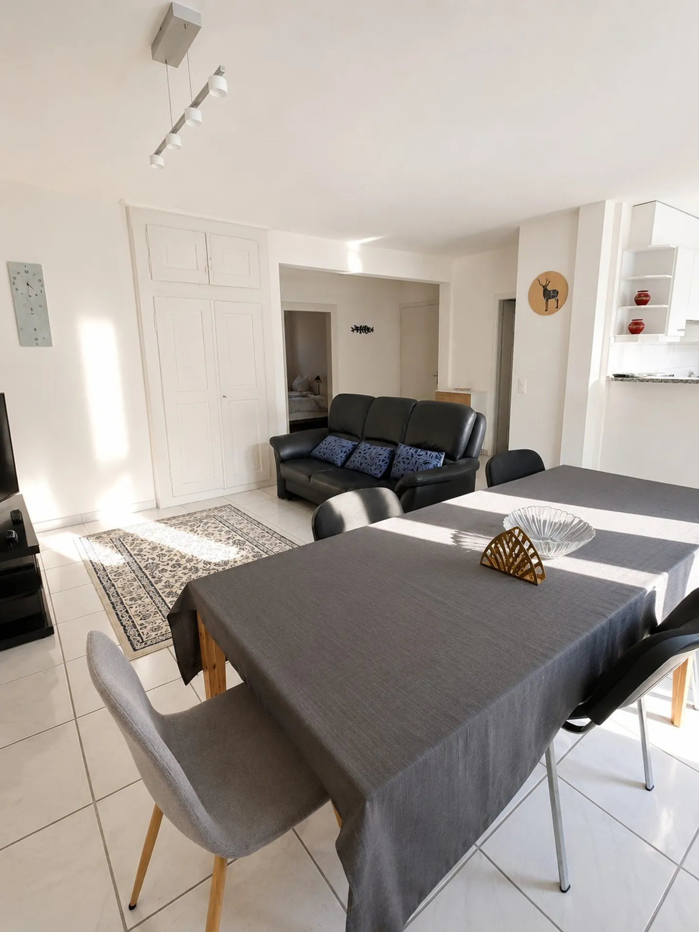 Stylish 3.5-Room Business Apartment - Photo 3 of 13