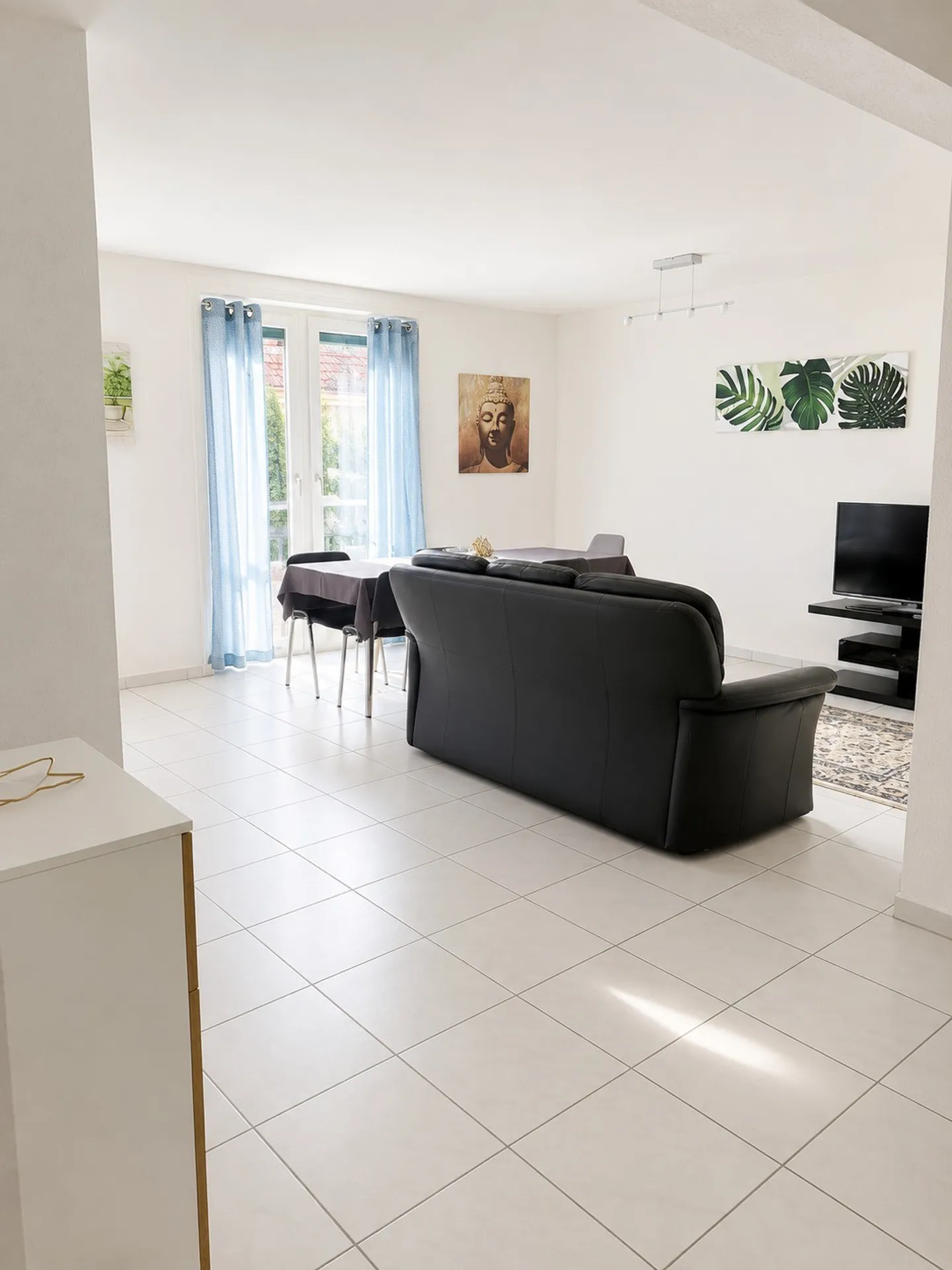 Stylish 3.5-Room Business Apartment - Photo 2 of 13