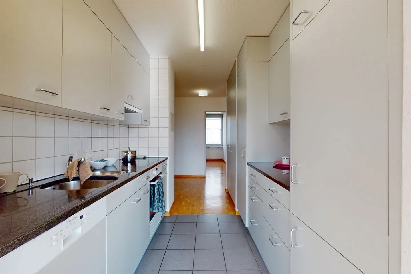 Quaranta passi dalla stazione Westbahnhof di Solothurn! - Foto 4 di 10