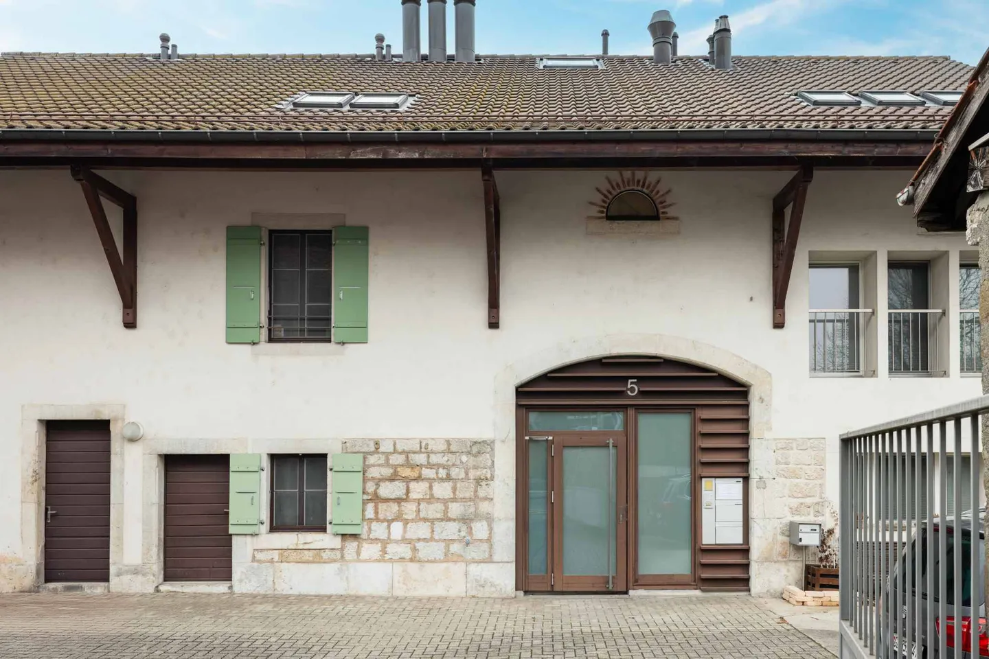 Charming Apartment in Meyrin - Photo 2 of 13