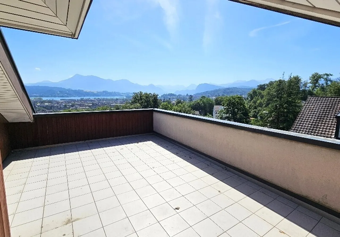 Le lac en vue, la ville à vos pieds - Maisonette exclusive de 5,5 pièces - Photo 5 sur 10