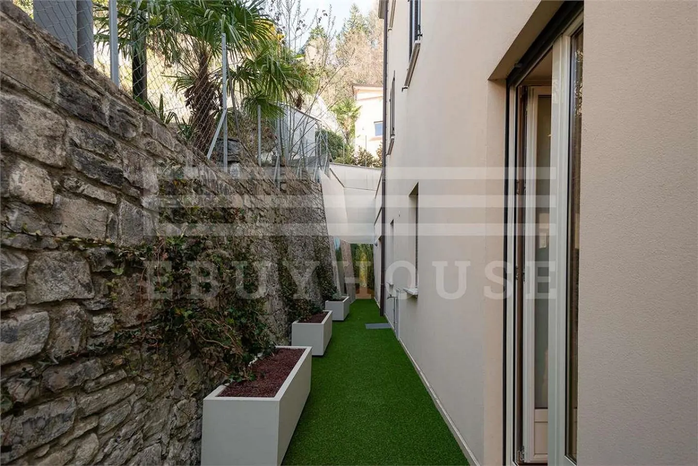 APPARTEMENT PRESTIGIEUX AVEC JARDIN PRIVÉ À CASSARATE - Photo 13 sur 13