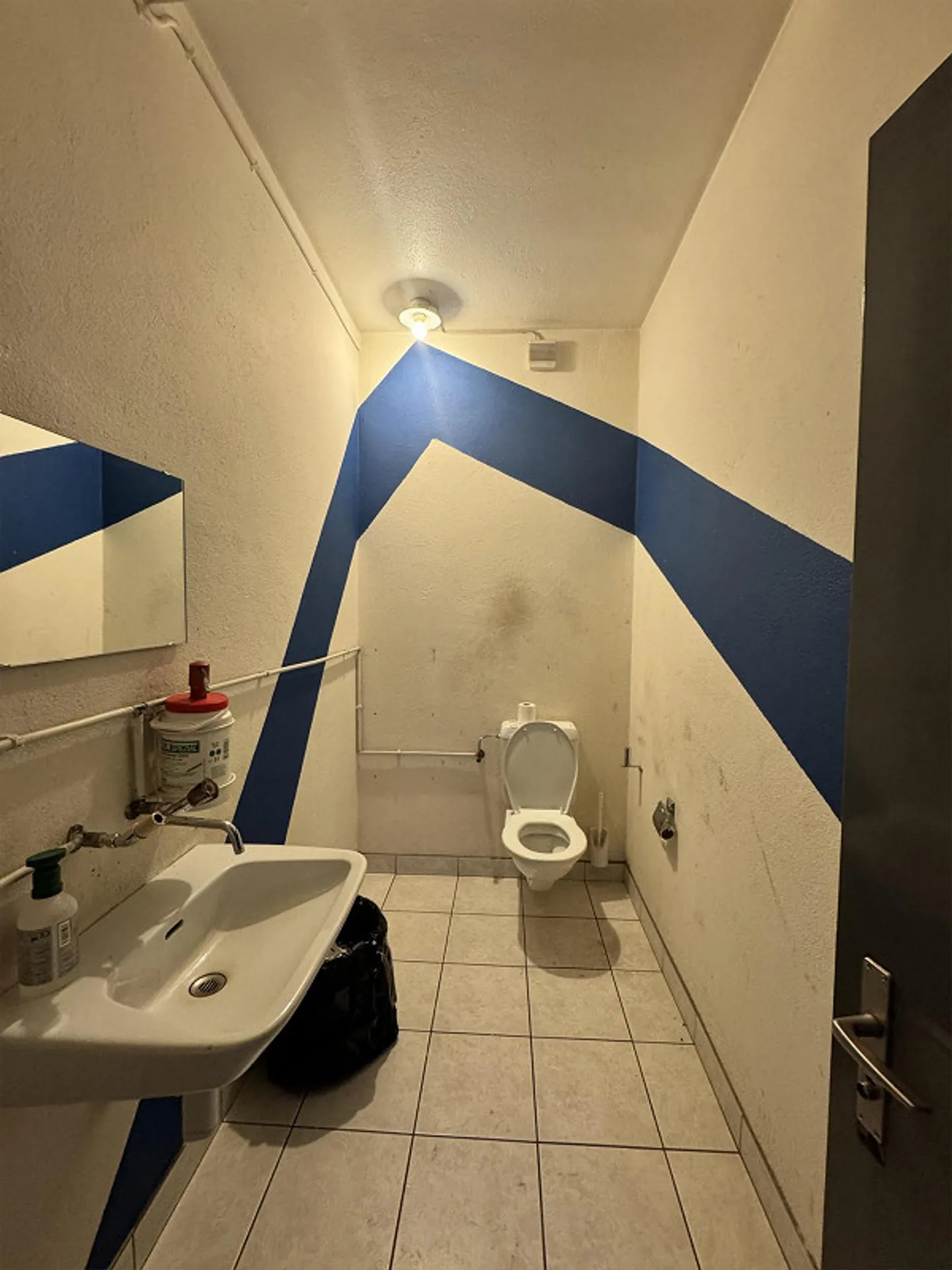 Flexible Büro- und Lagerräume im Obergeschoss zu vermieten - Photo 8 of 16