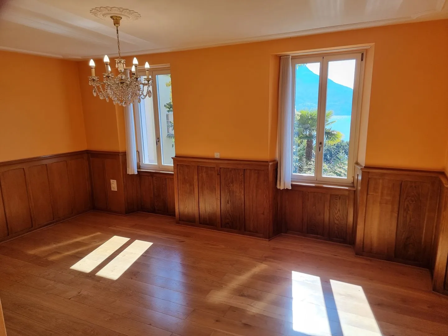 “La Graziosa” Ticino elegance, blooming garden and the blue of the lake, as far as the eye can see - Photo 4 of 14