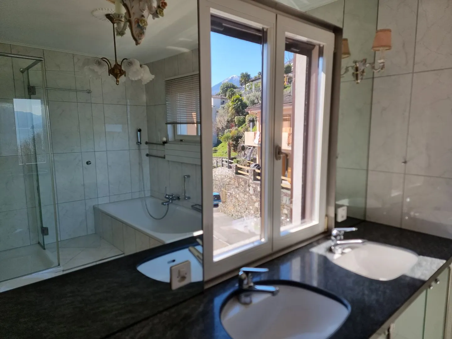 “La Graziosa” Ticino elegance, blooming garden and the blue of the lake, as far as the eye can see - Photo 6 of 14