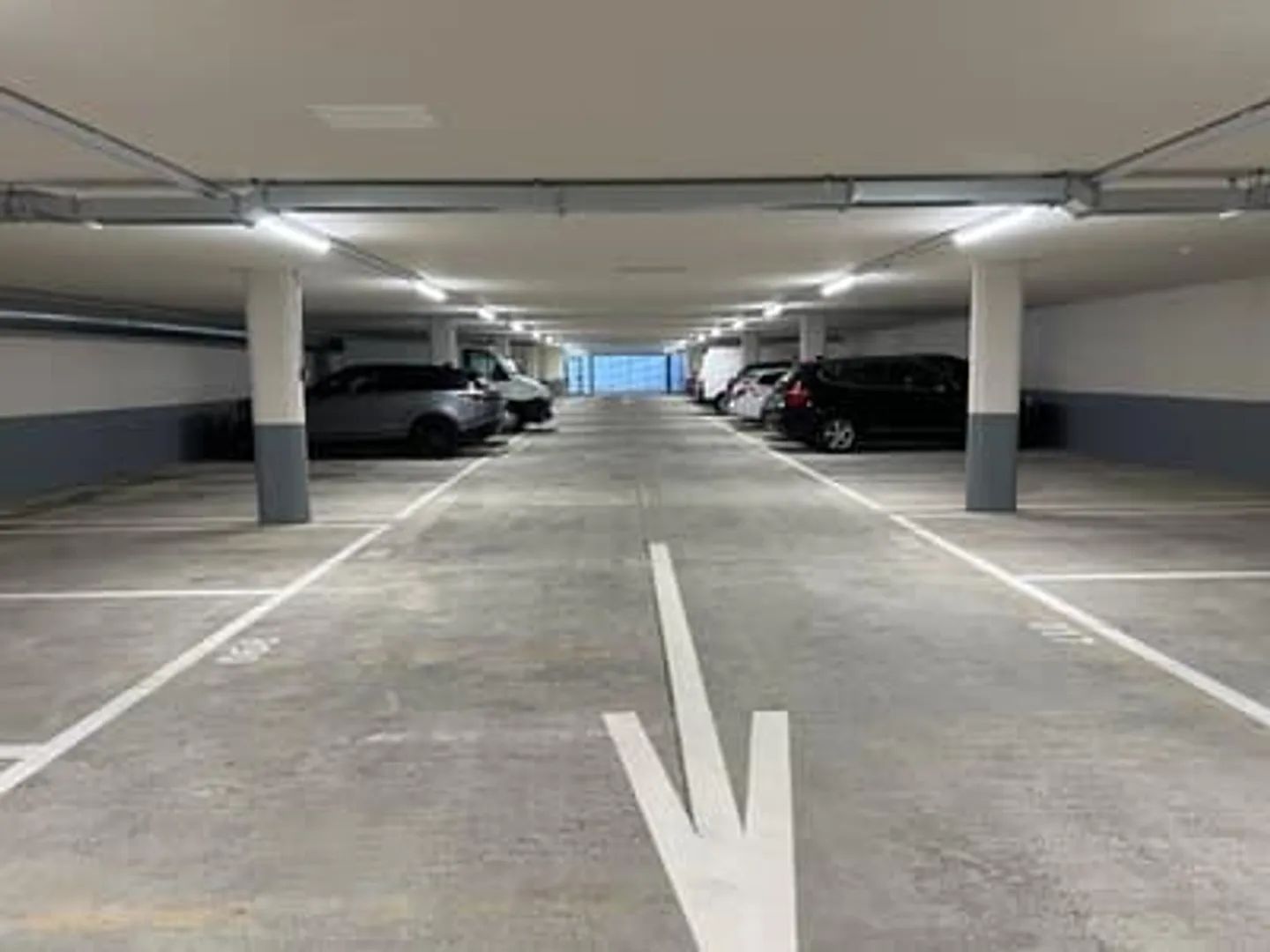 Se garer sans soucis / Votre garage à Zollikofen vous attend - Photo 1 sur 5