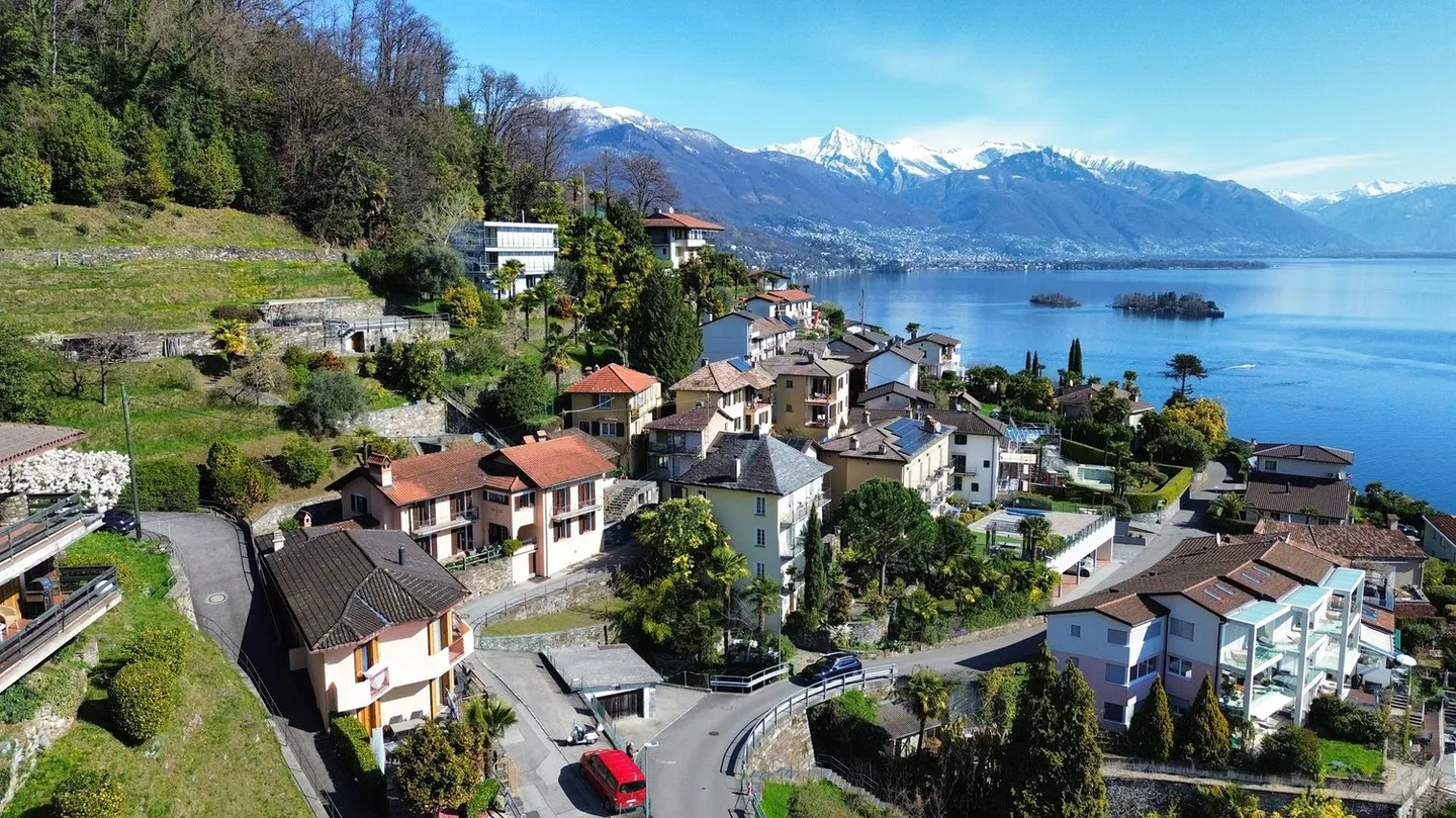 “La Graziosa” Ticino elegance, blooming garden and the blue of the lake, as far as the eye can see - Photo 14 of 14