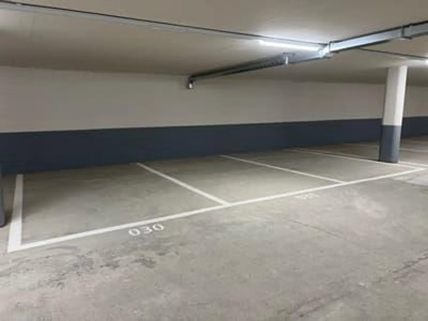 Se garer sans soucis / Votre garage à Zollikofen vous attend - Photo 3 sur 5
