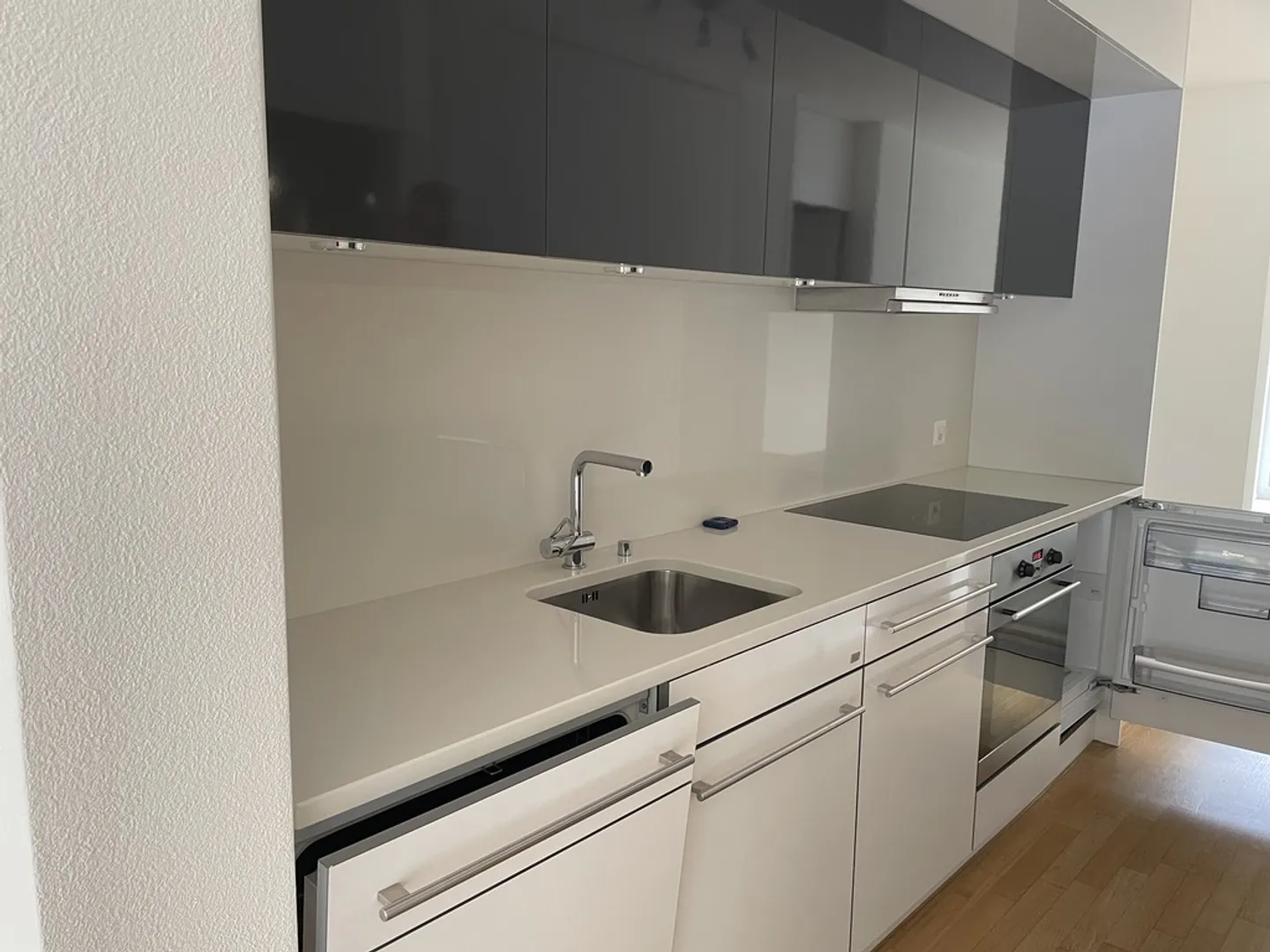 Spazio per le tue idee - Ufficio spazioso di 110m2 con magazzino nel seminterrato - Foto 3 di 4