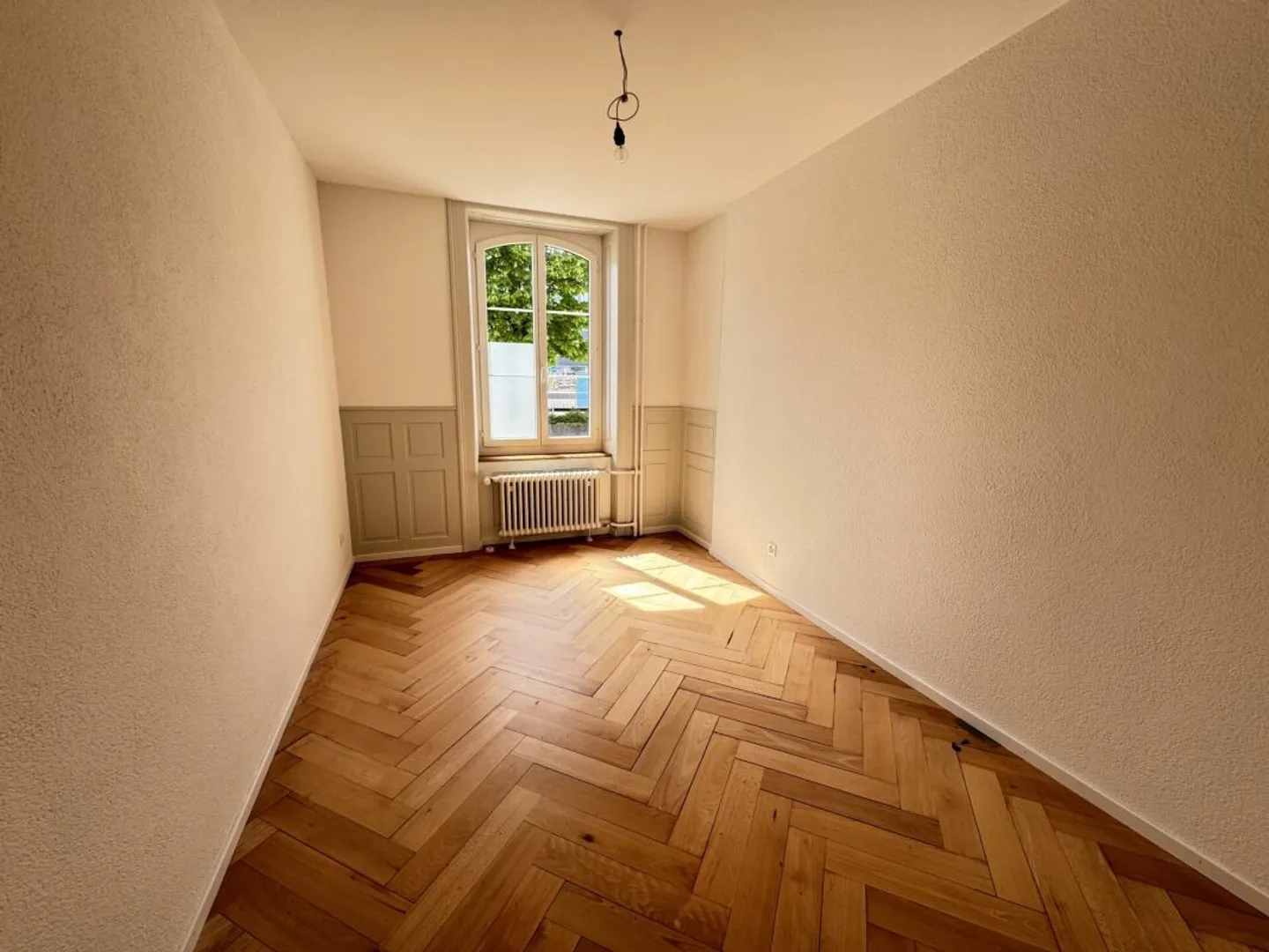 First-class commercial space in prime location - Photo 5 of 9