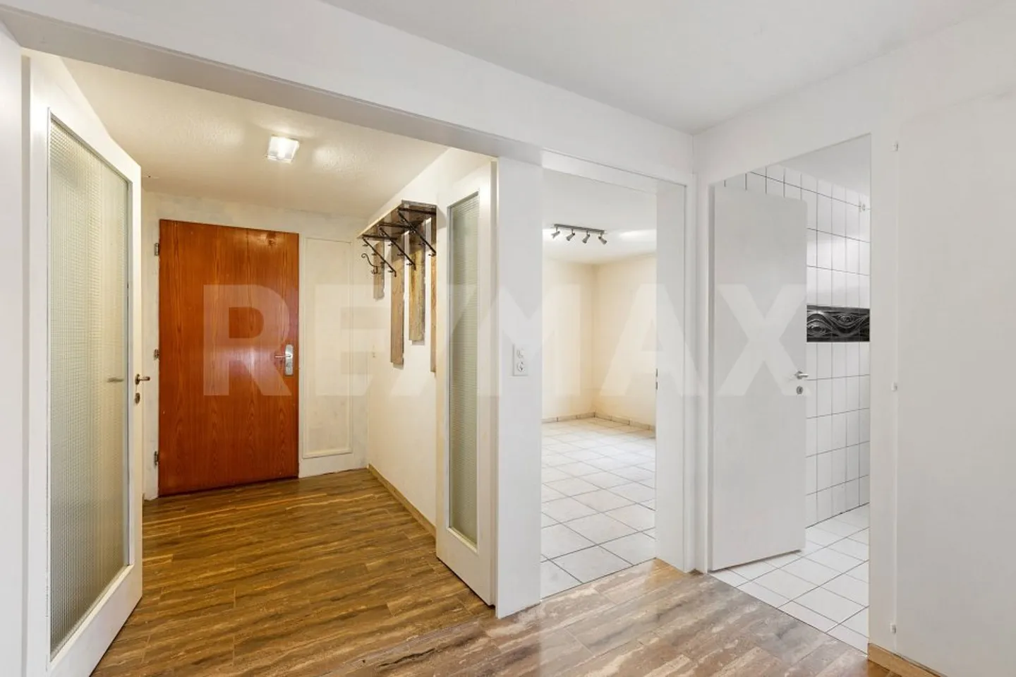 Maison semi-détachée de 5 pièces avec potentiel d'aménagement dans un quartier résidentiel calme et prisé - Photo 2 sur 13