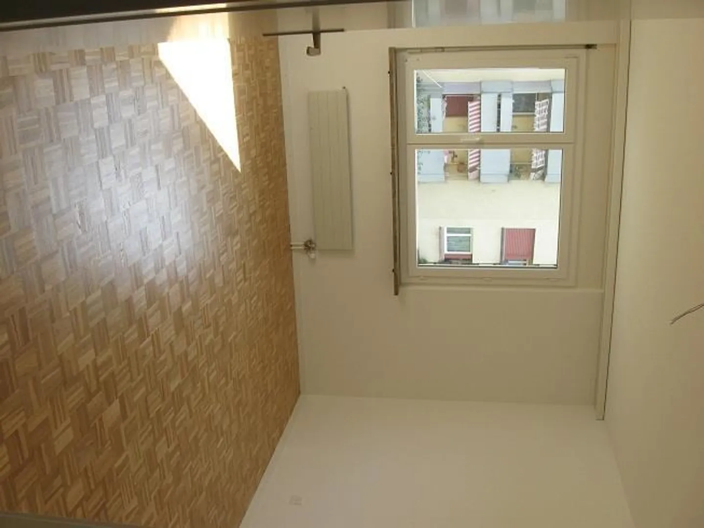 Balcone con sole serale, cucina moderna aperta sul soggiorno - Foto 3 di 9