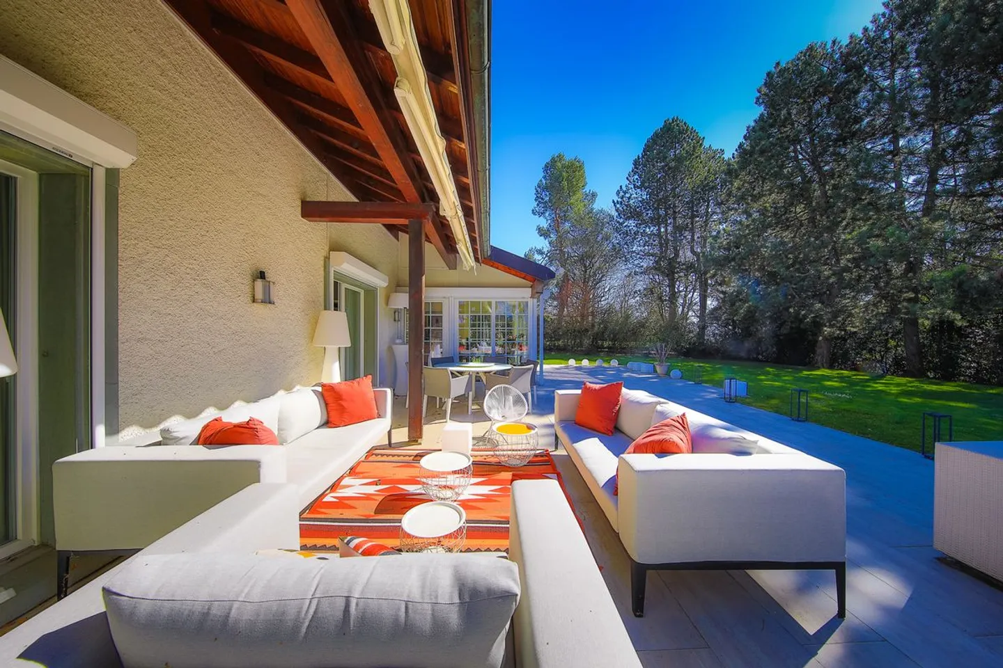 Magnificent individual villa in a residential area - Photo 6 of 13