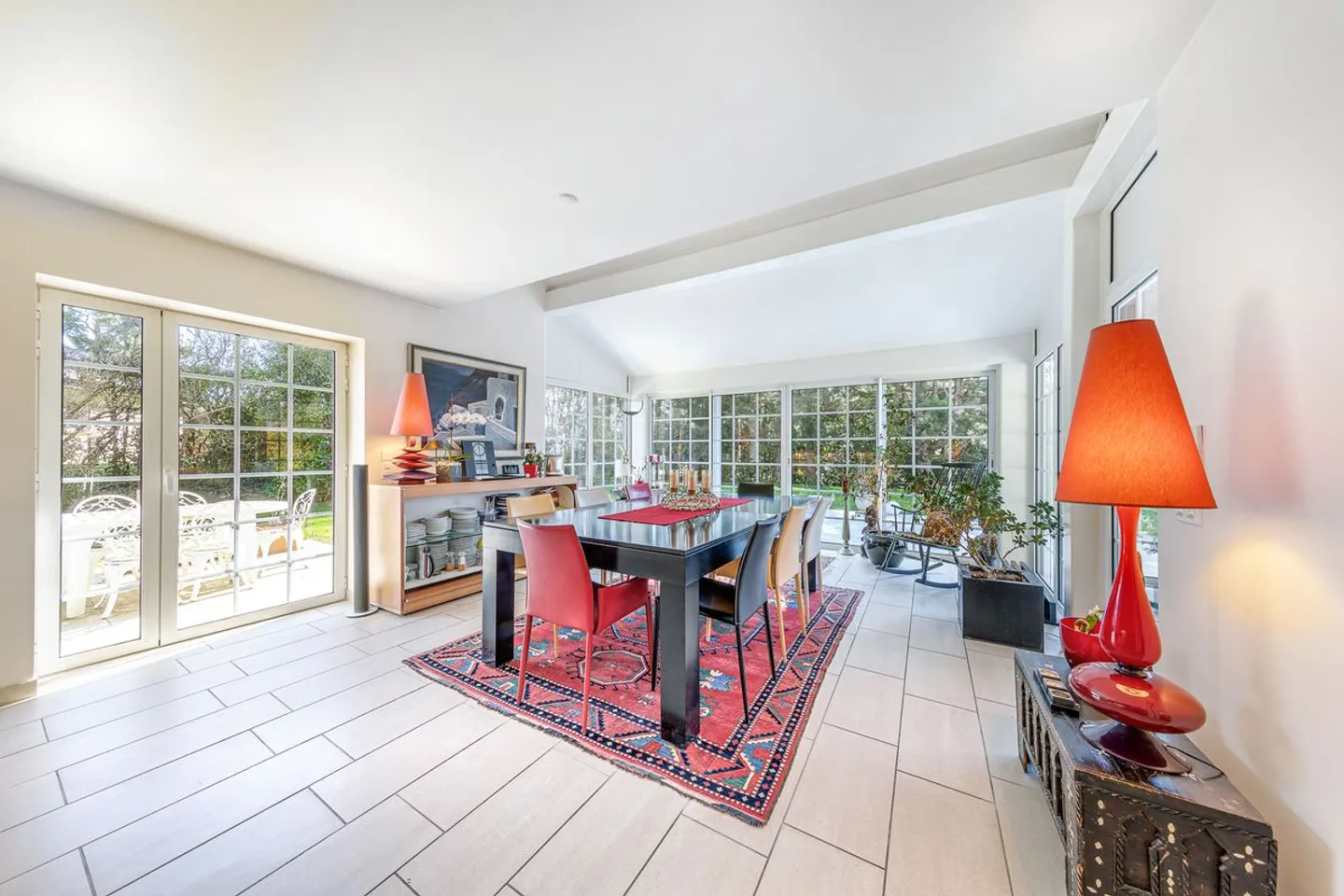 Magnificent individual villa in a residential area - Photo 8 of 13