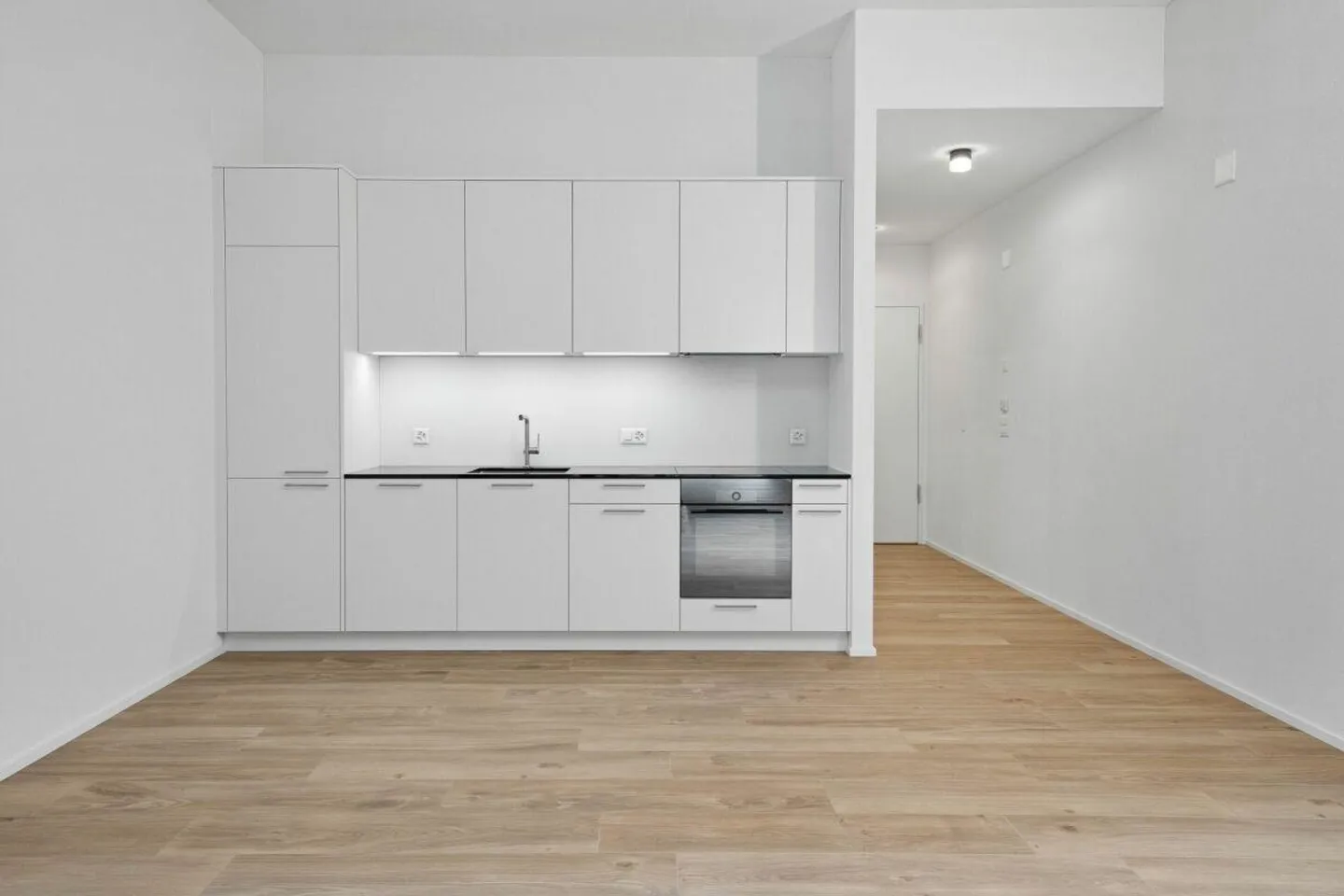 Apartment for rent - Photo 3 of 8
