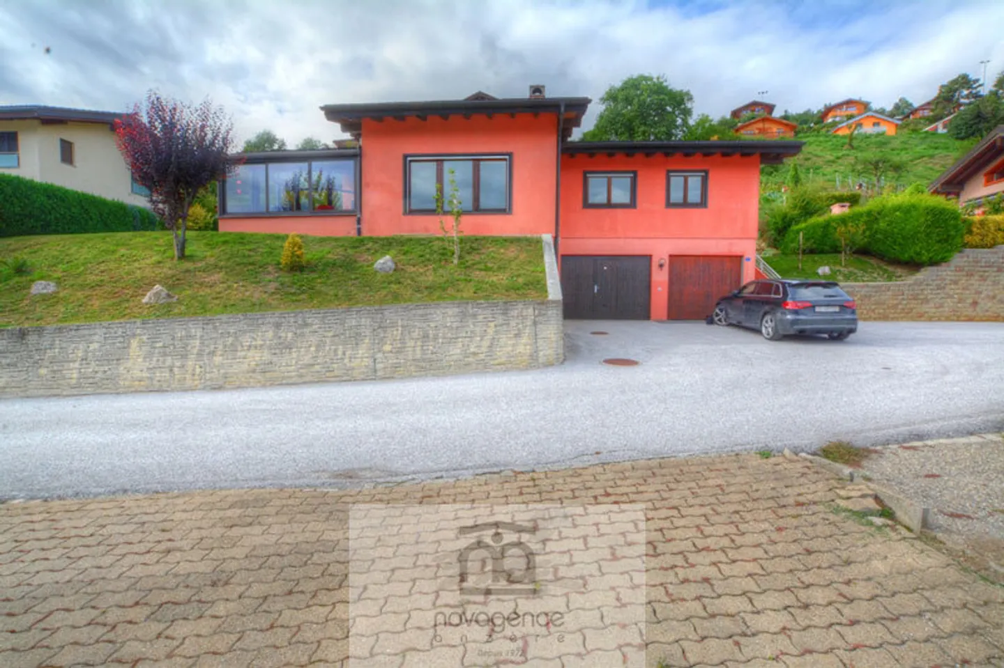 Zeitgenössische Villa in Blignou - Foto 1 von 13