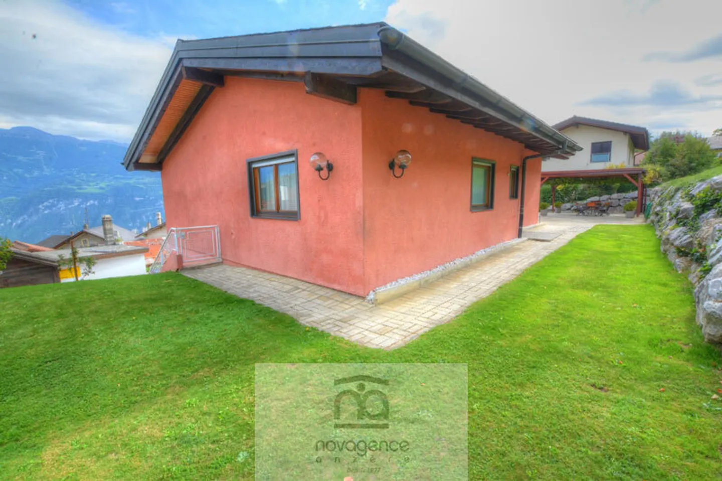 Zeitgenössische Villa in Blignou - Foto 2 von 13