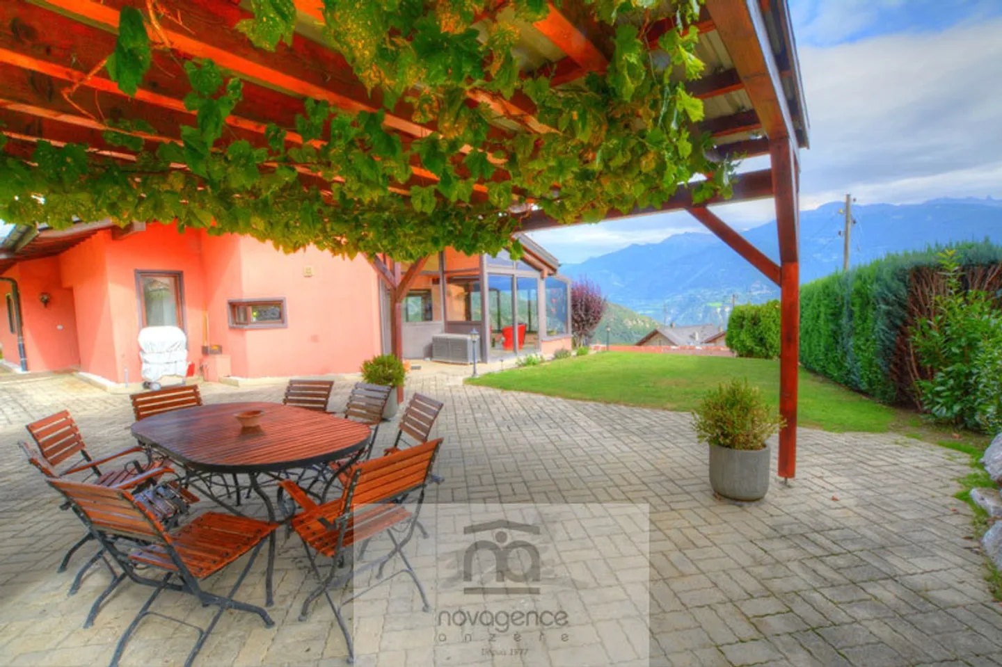 Zeitgenössische Villa in Blignou - Foto 3 von 13