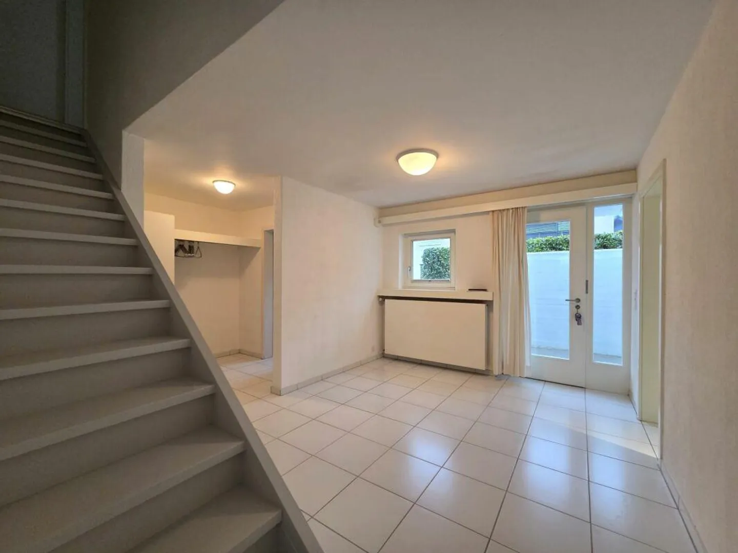 Grosszügiges Eckhaus mit Garten - Foto 7 von 14