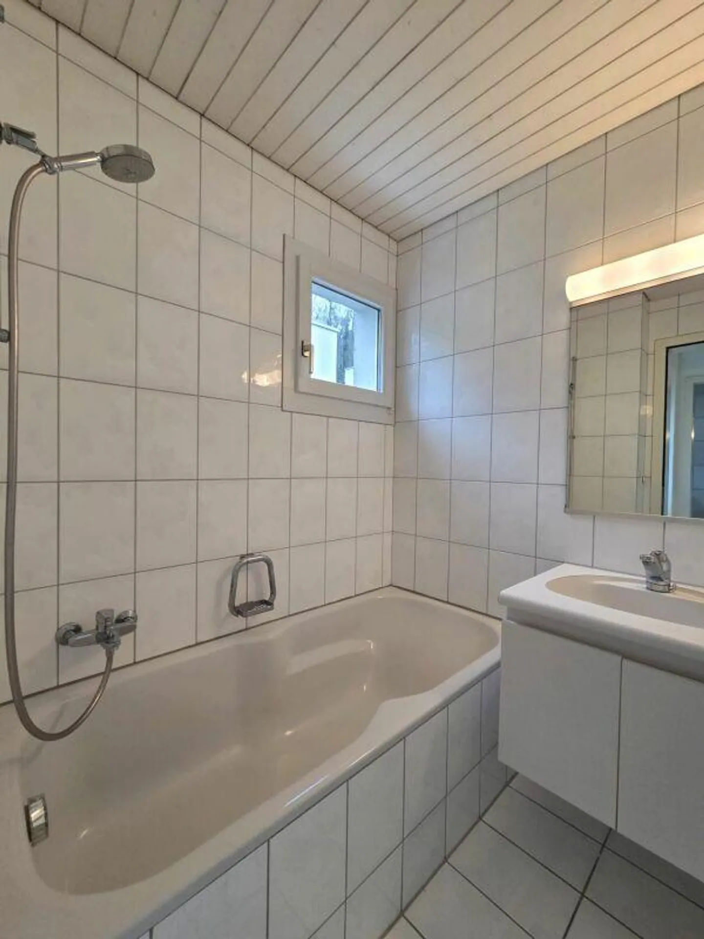 Grosszügiges Eckhaus mit Garten - Foto 10 von 14