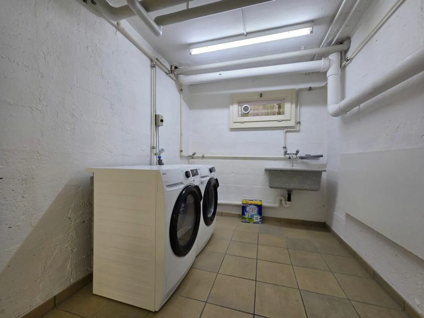 Grosszügiges Eckhaus mit Garten - Foto 13 von 14