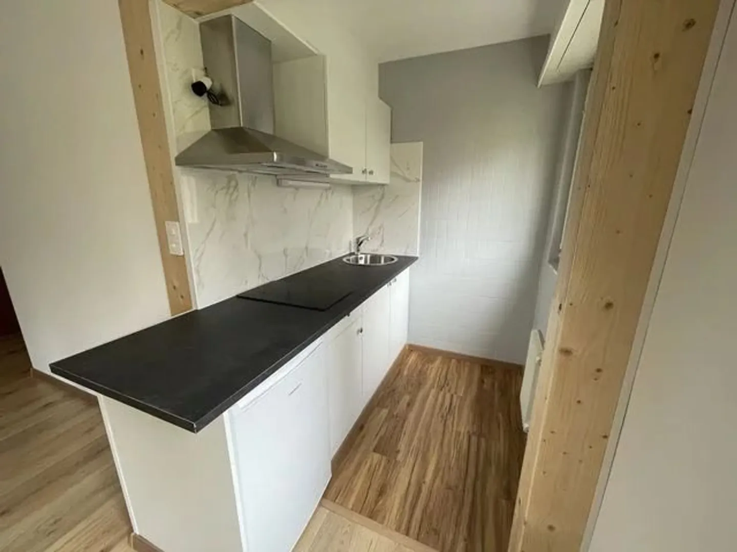 Bellissimo studio al 3° piano molto luminoso - Foto 2 di 6