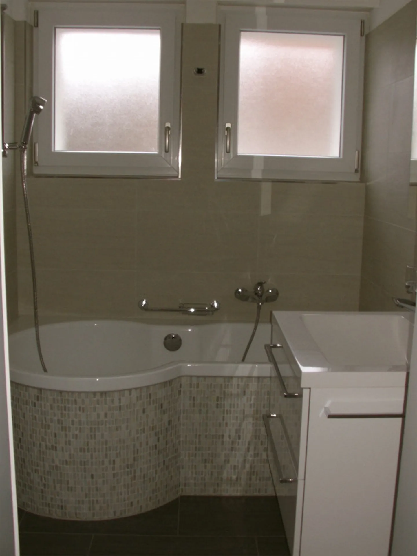 Tranquillo appartamento di 4 locali, 1° piano destro - Foto 8 di 10