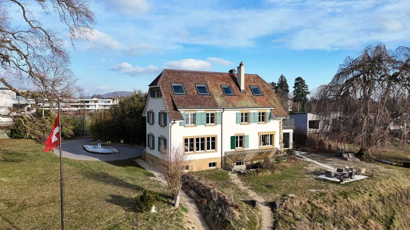 Character residence with direct access to the lake - Photo 1 of 13