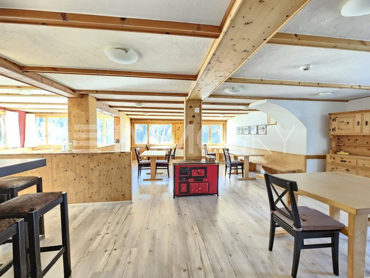 Charming hotel with history, mountain view and potential for the future - Photo 1 of 5