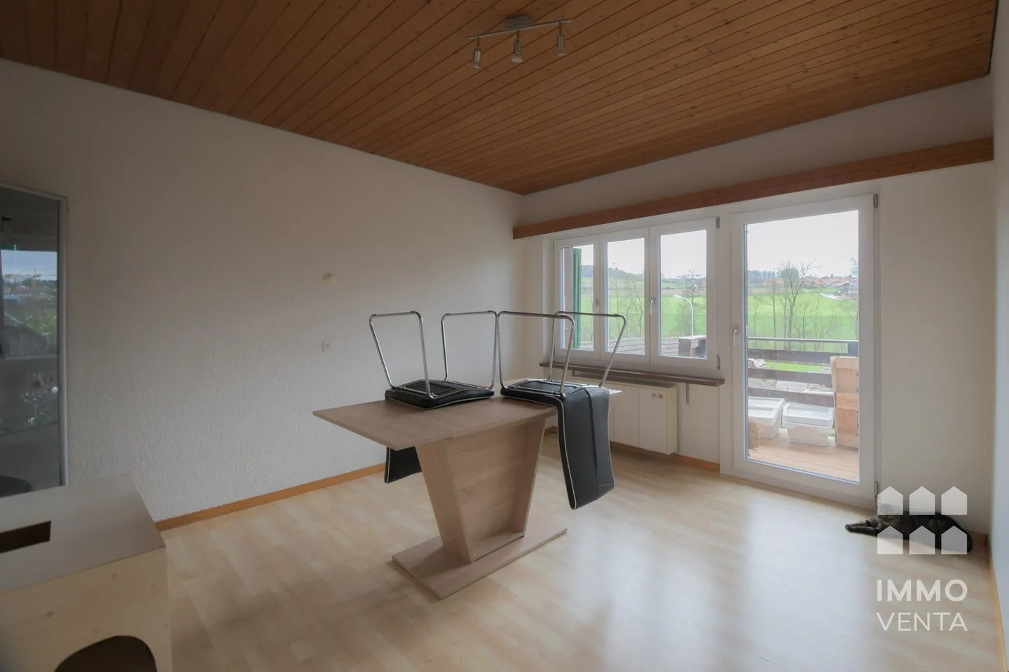 Charmante appartement 4 pièces avec balcon et belle vue à Schnottwil - Photo 7 sur 10