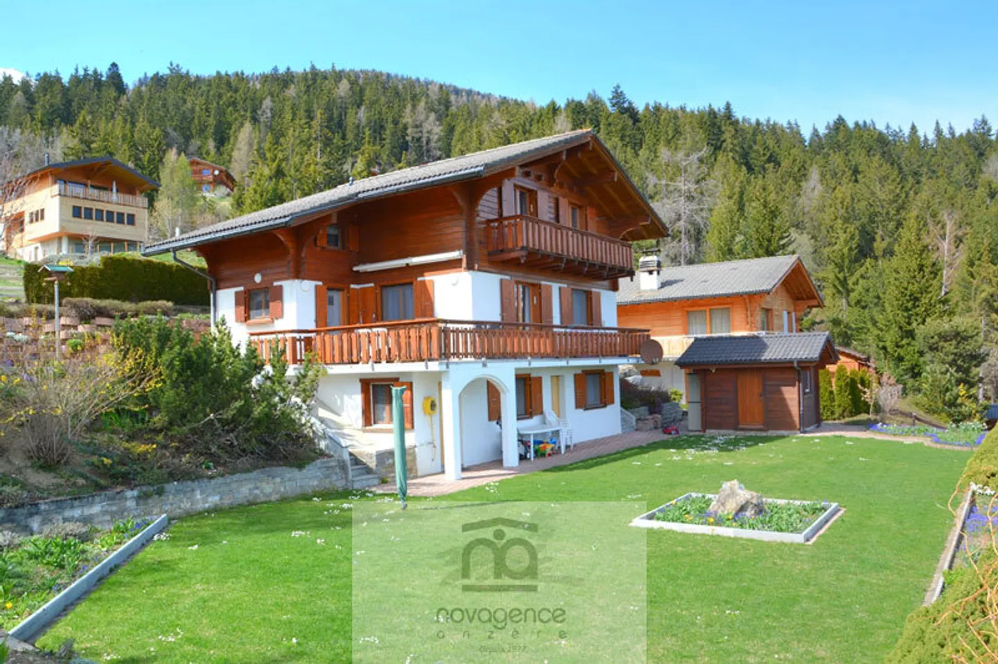 Chalet Incantevole con Vista Alpina - Foto 1 di 13