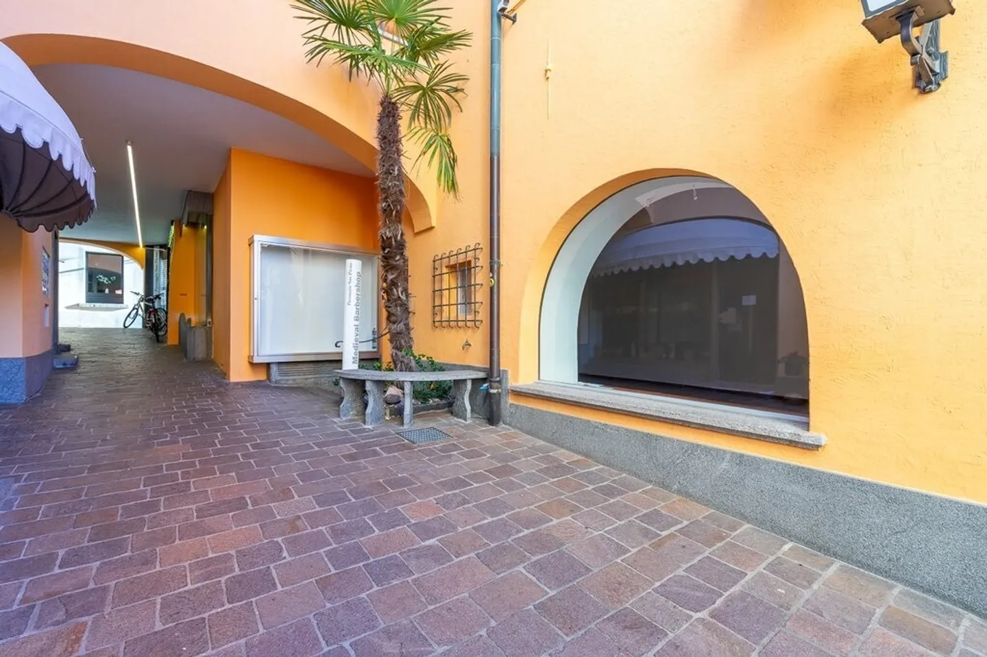 Gewerbliche Räumlichkeiten zu vermieten - Zentrum Ascona - Foto 3 von 9