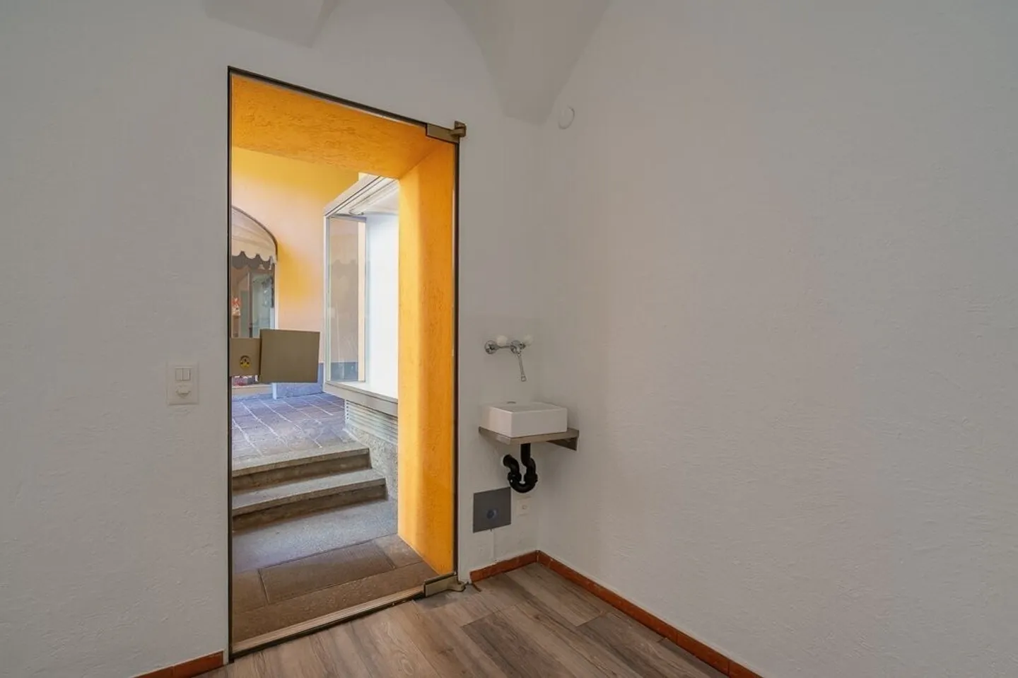 Gewerbliche Räumlichkeiten zu vermieten - Zentrum Ascona - Foto 9 von 9