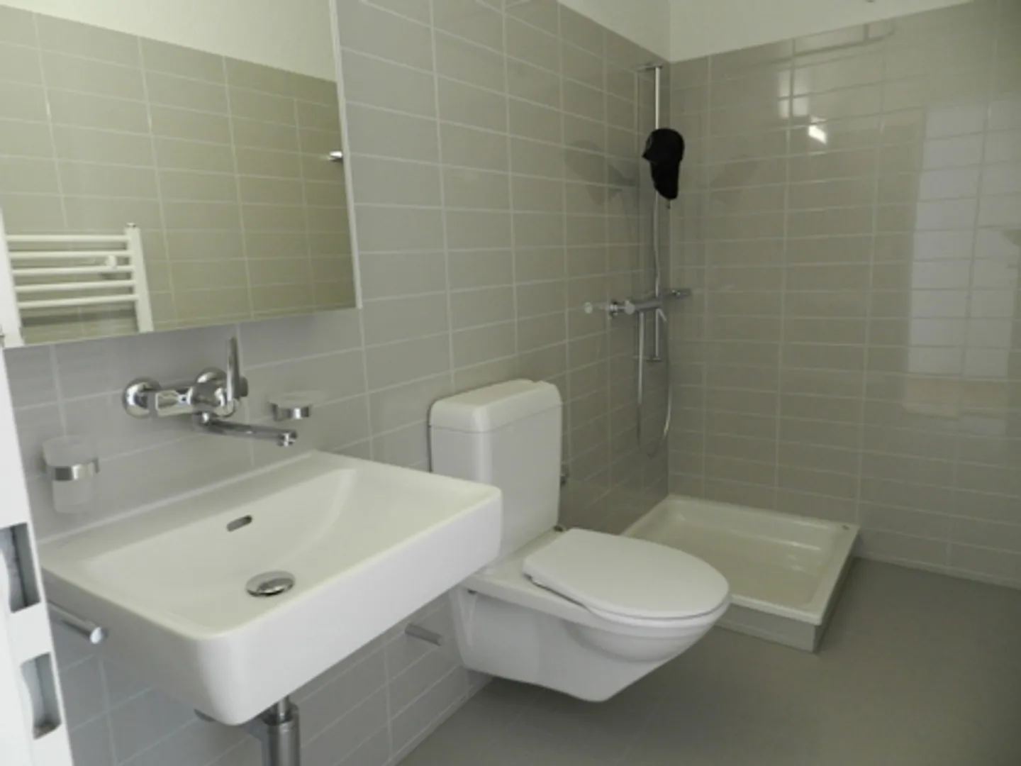 Spacious and renovated apartment with flair - Photo 3 of 5