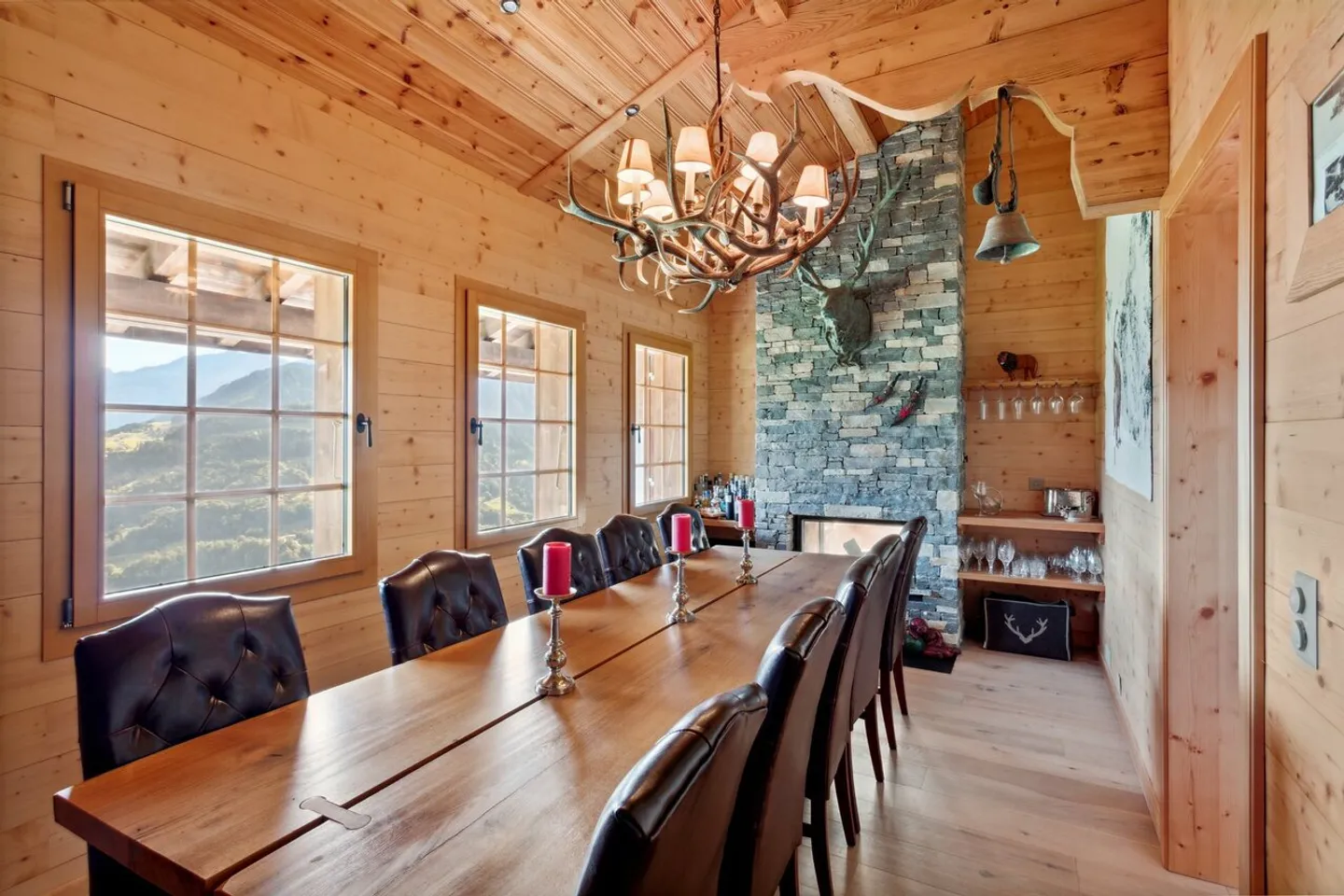 Chalet with home cinema / indoor jacuzzi / panoramic view - Photo 5 of 13