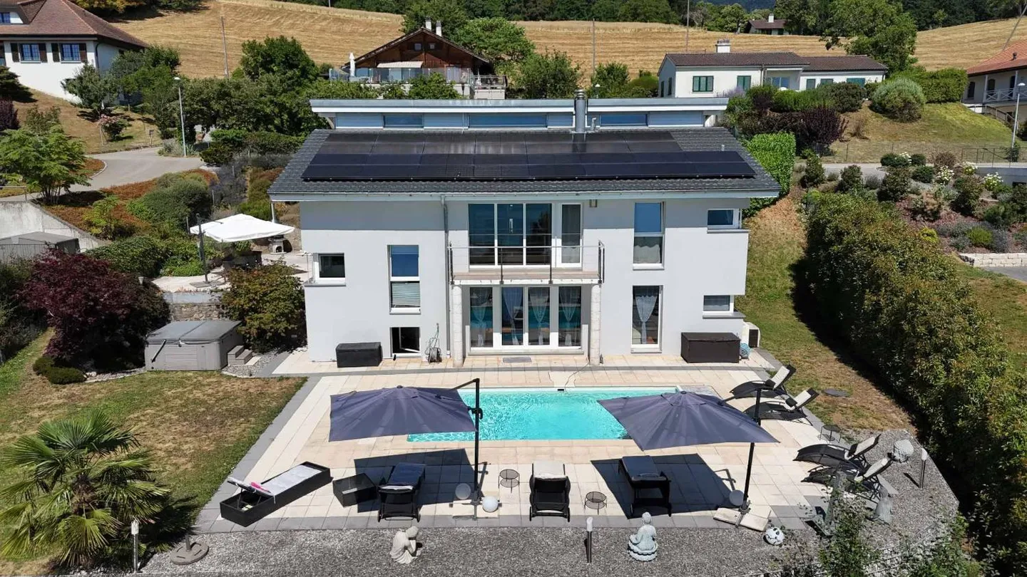 Villa contemporaine avec vue sur le lac - Photo 1 sur 12