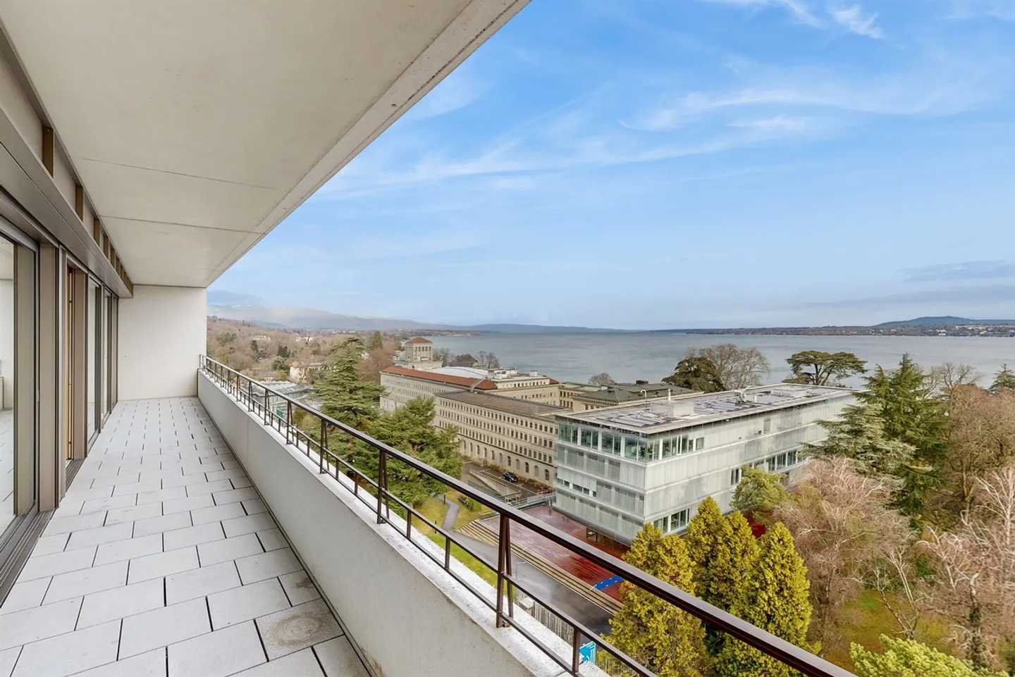 Spacious 6.5-room apartment on the 8th floor - Photo 5 of 13