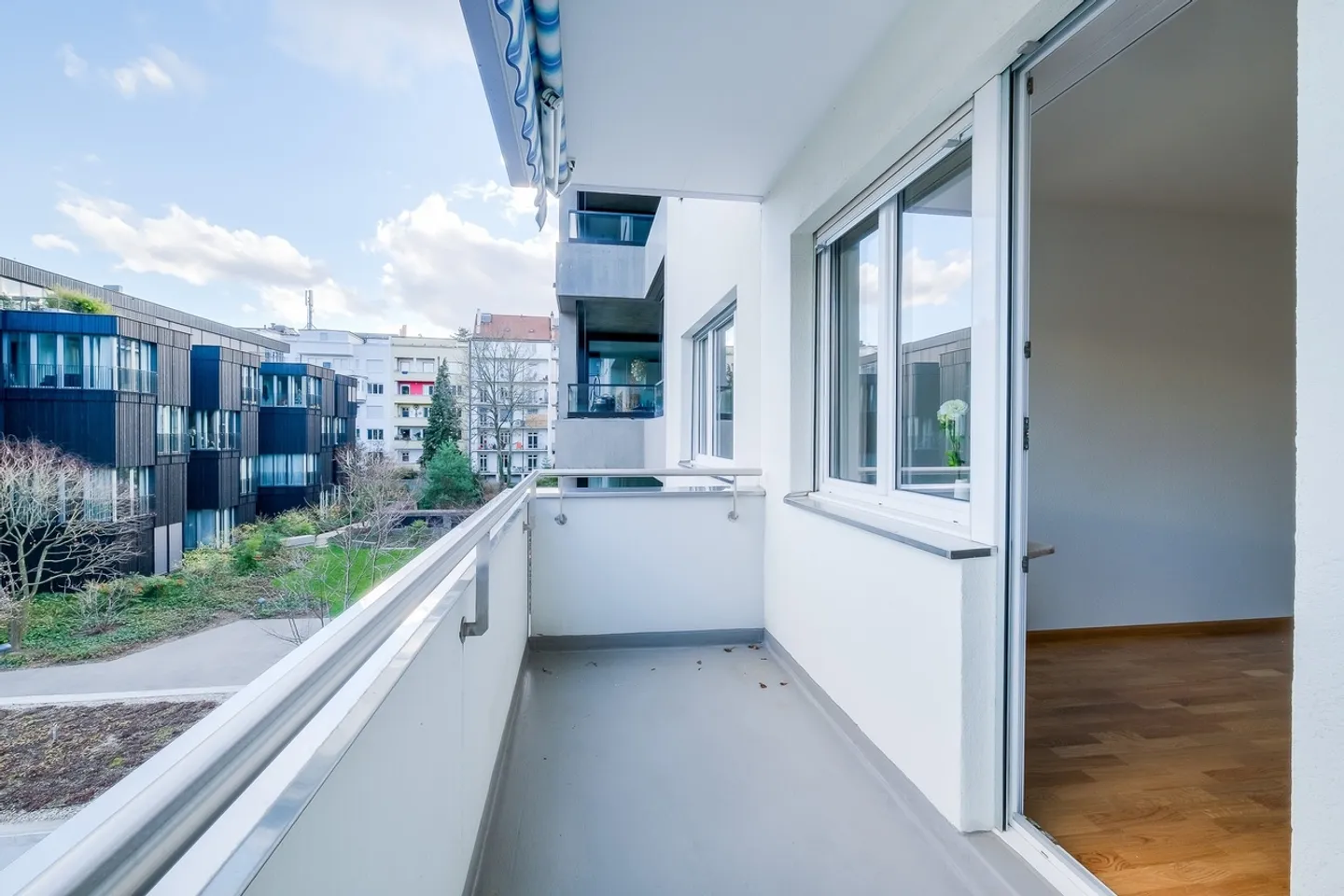 Near SBB Station with Large Balcony - Photo 4 of 5