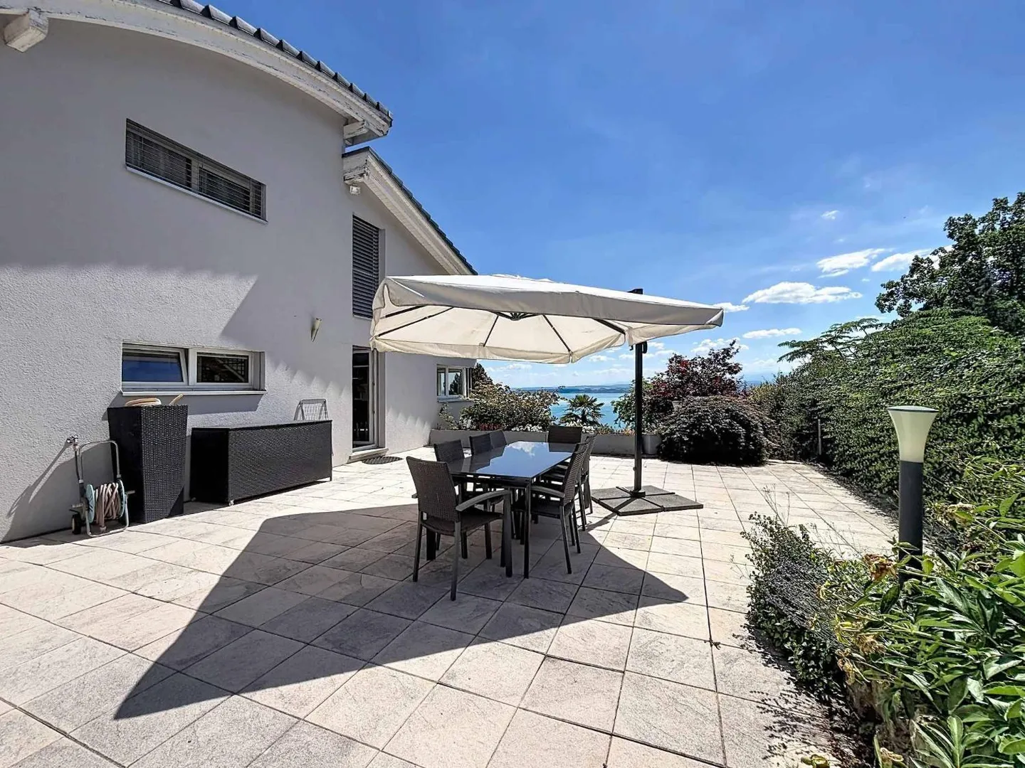 Villa contemporaine avec vue sur le lac - Photo 10 sur 12