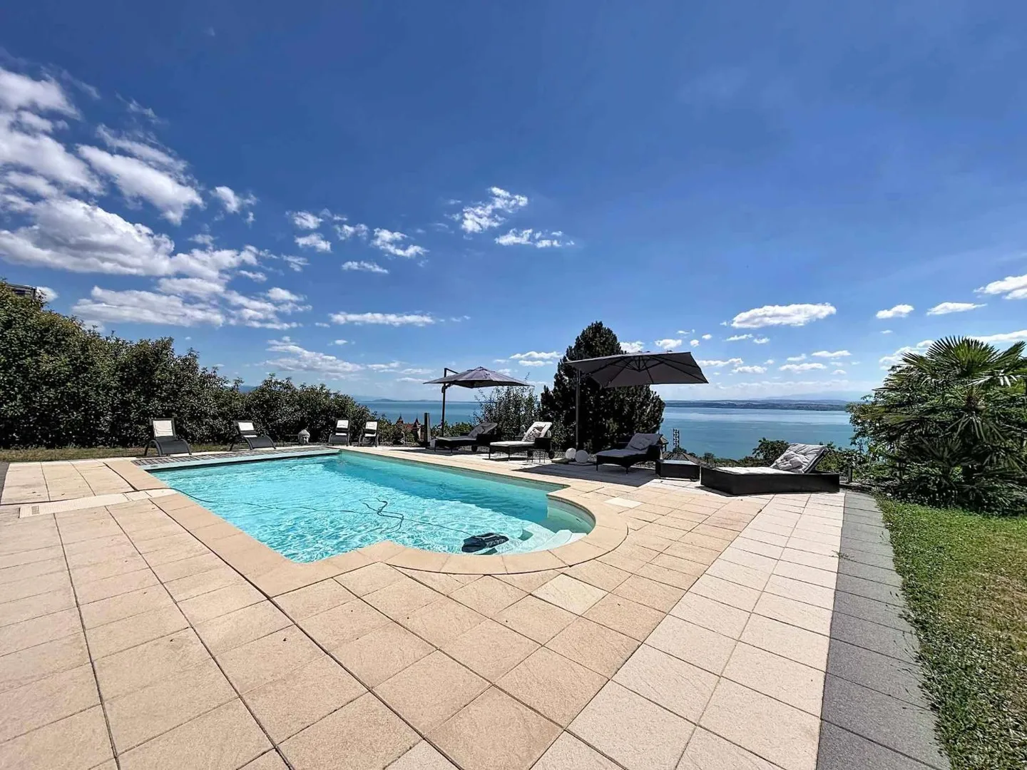 Villa contemporaine avec vue sur le lac - Photo 11 sur 12