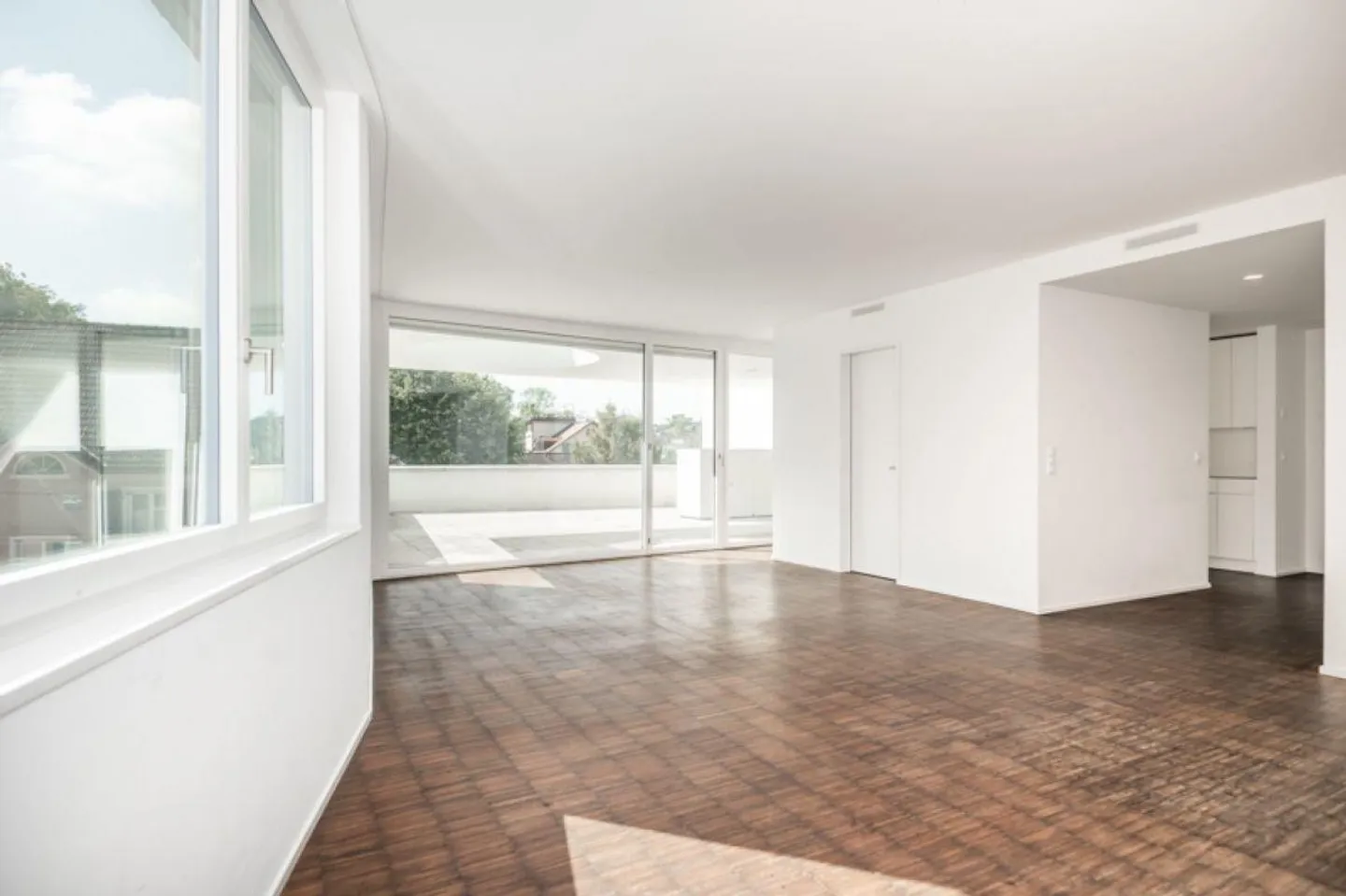 Modern penthouse apartment in the heart of Lucerne! - Photo 2 of 9