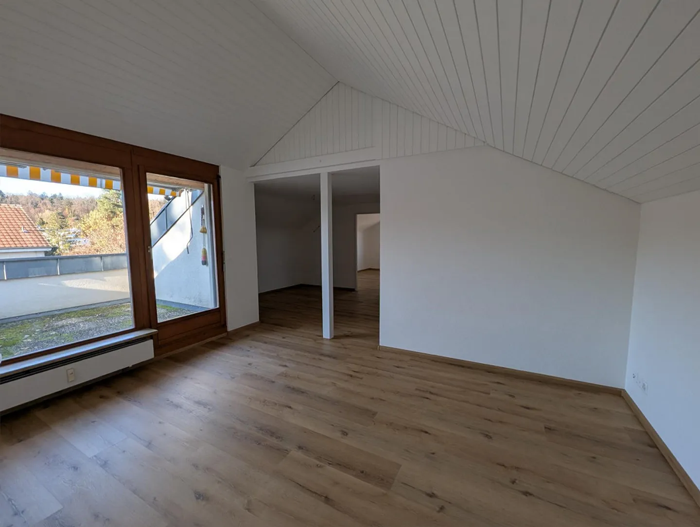 Partially renovated 2.5-room attic apartment - Photo 5 of 8